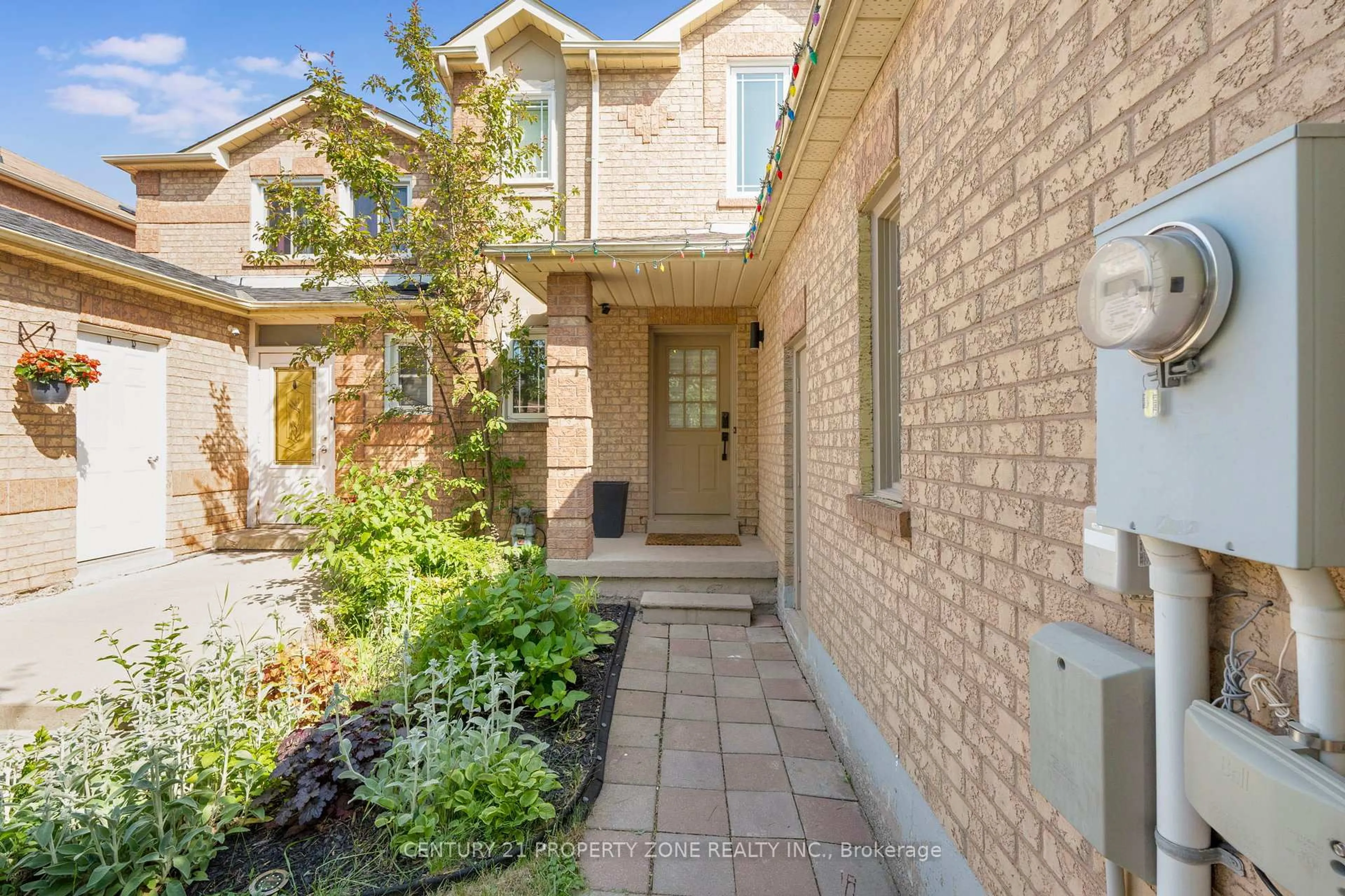 Home with brick exterior material, street for 21 White Tail Cres, Brampton Ontario L6Y 2C5