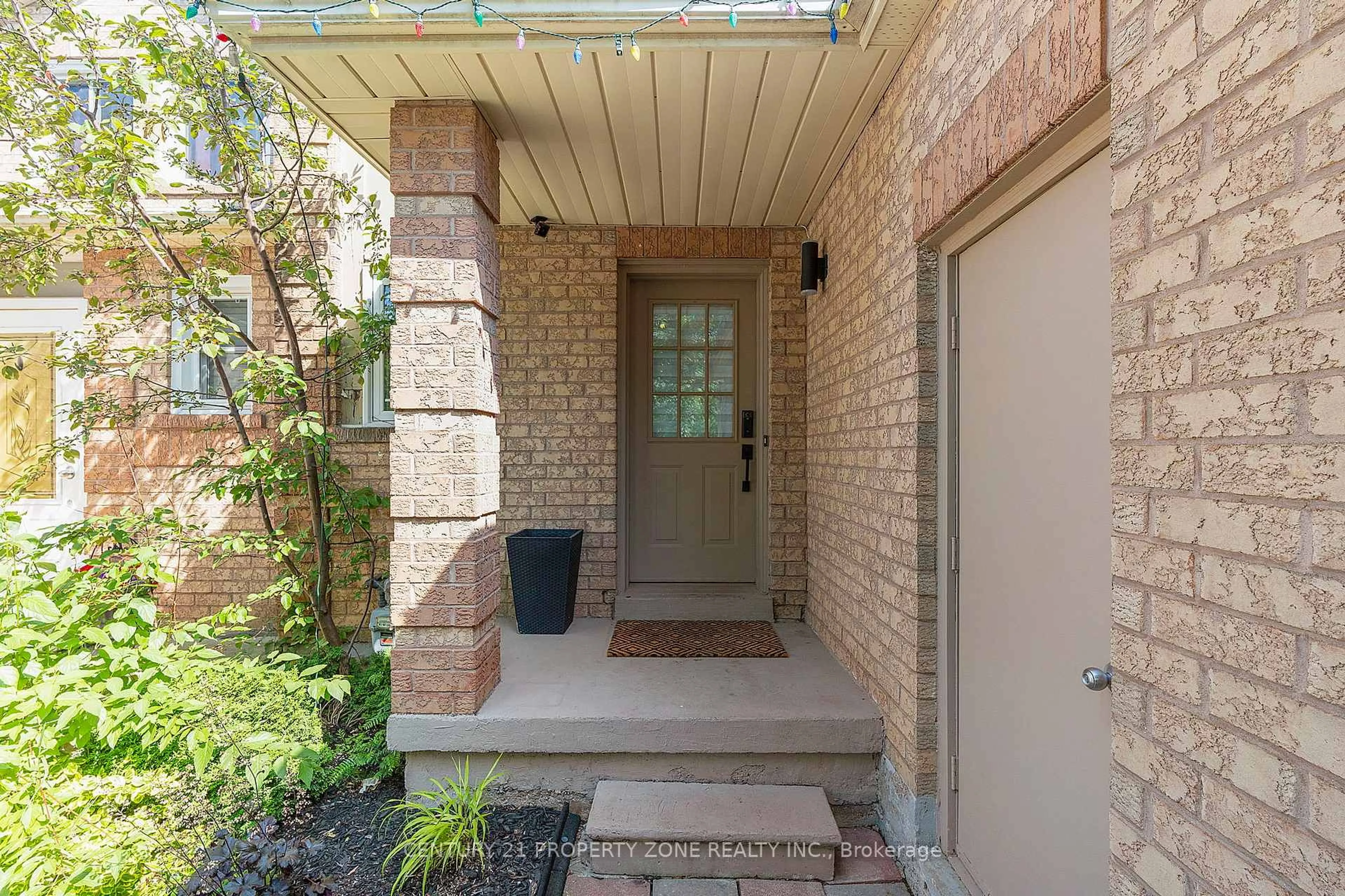 Home with brick exterior material, street for 21 White Tail Cres, Brampton Ontario L6Y 2C5