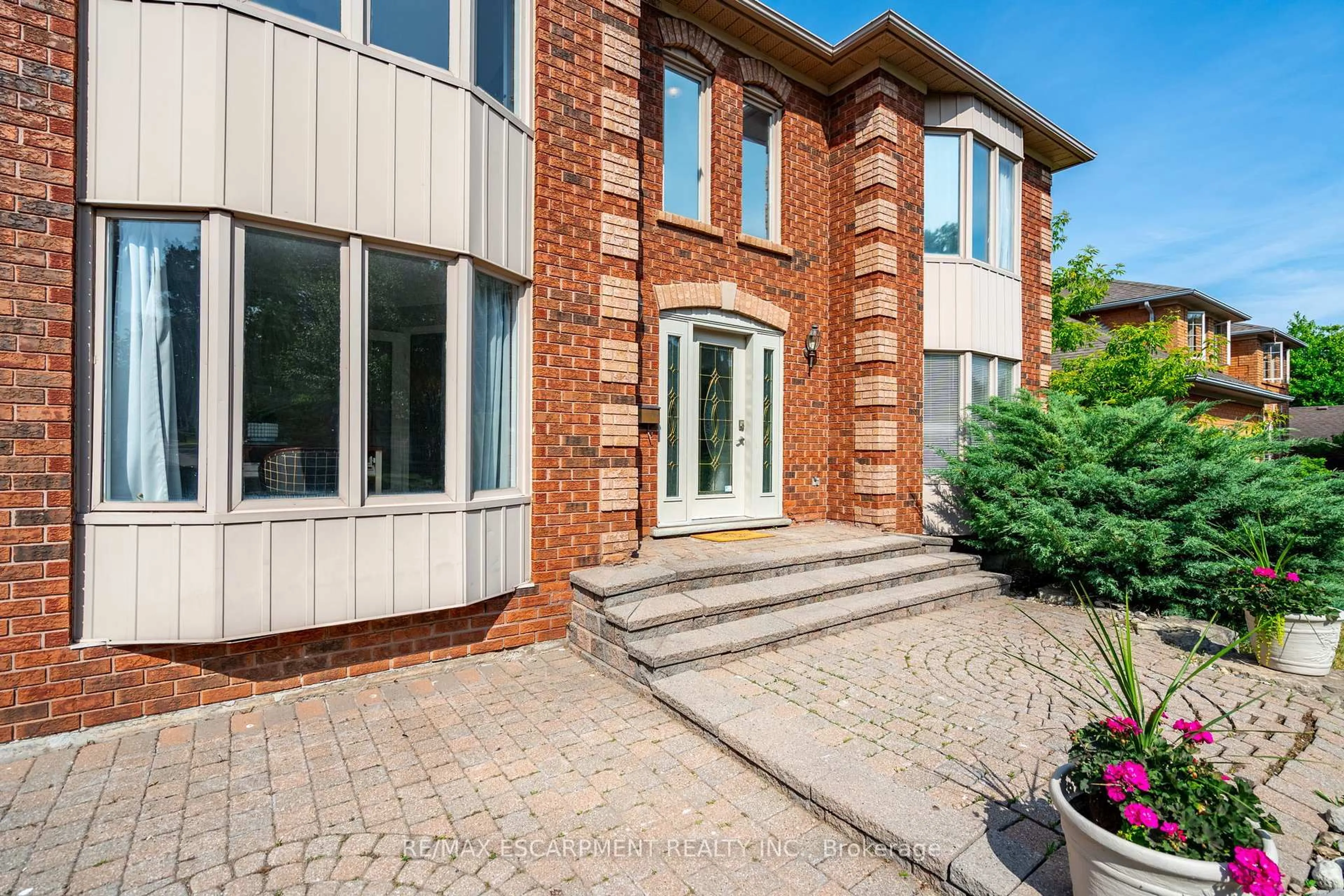 Home with brick exterior material, street for 1689 Kerns Rd, Burlington Ontario L7P 4V6