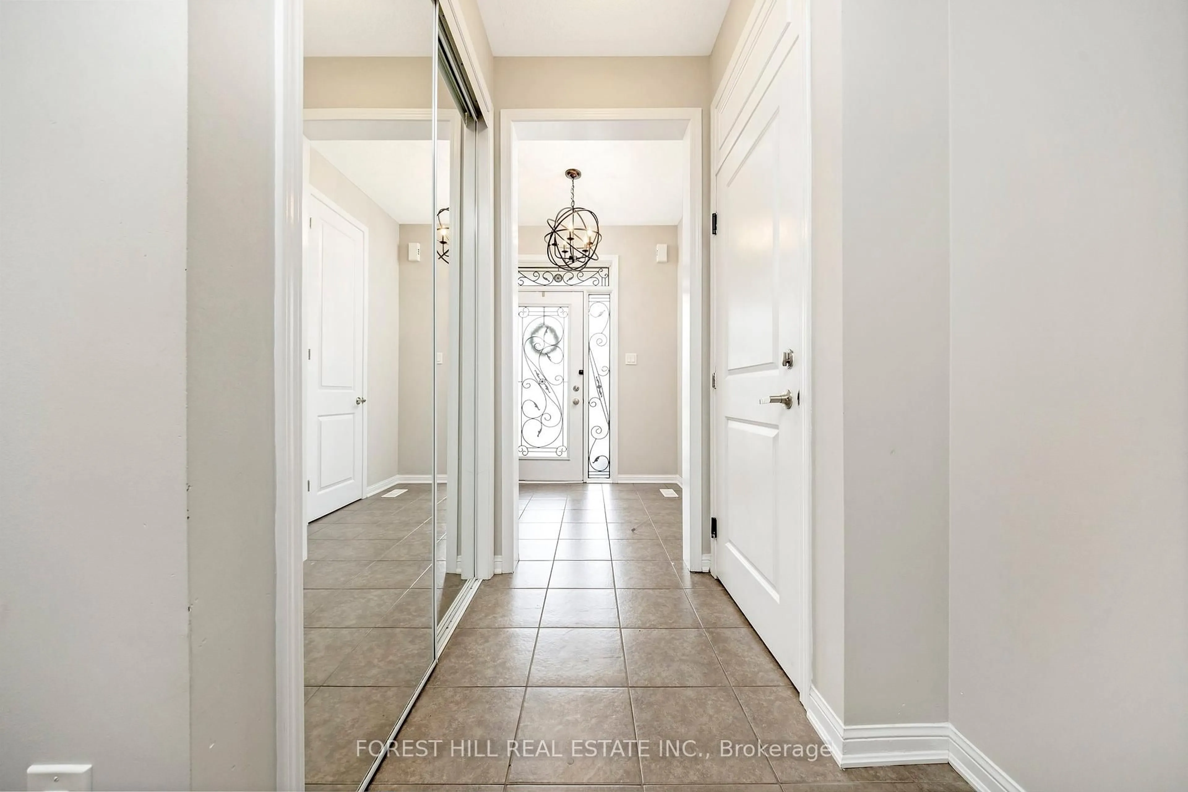 Indoor entryway for 928 Dice Way, Milton Ontario L9T 8C9