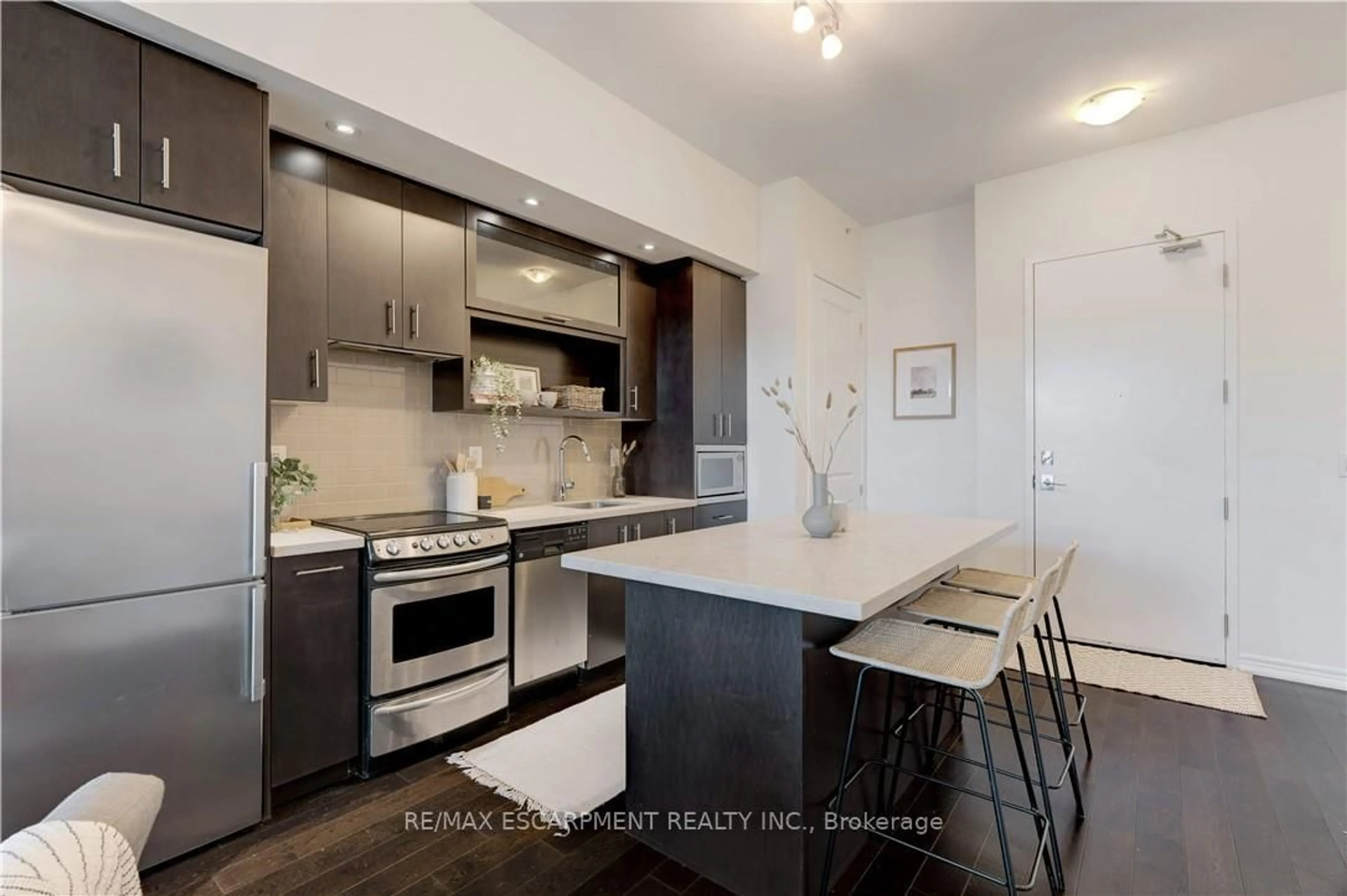 Open concept kitchen, unknown for 457 Plains Rd #110, Burlington Ontario L7T 0B8