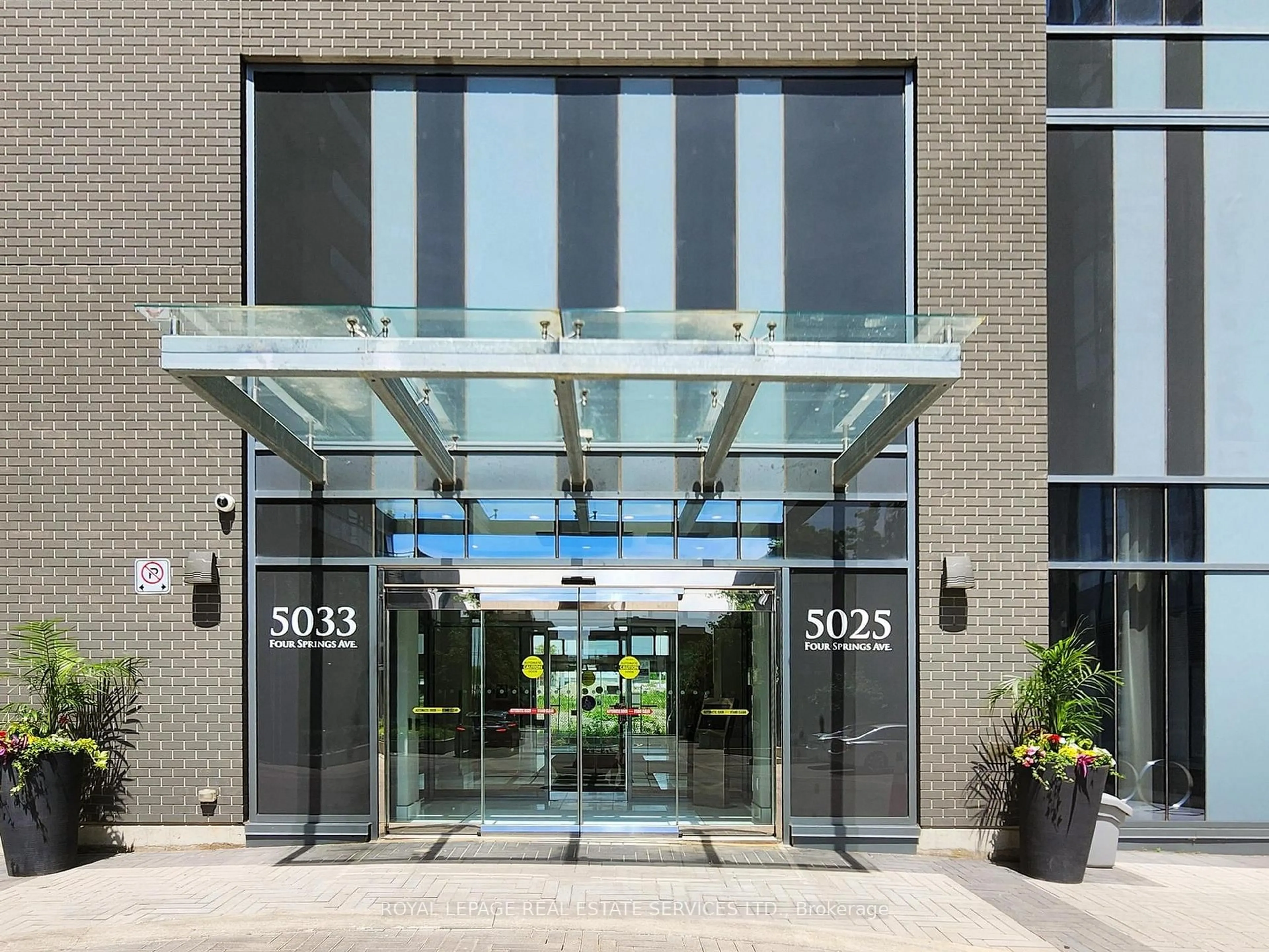 Indoor foyer for 5025 Four Springs Ave #407, Mississauga Ontario L5R 0G5