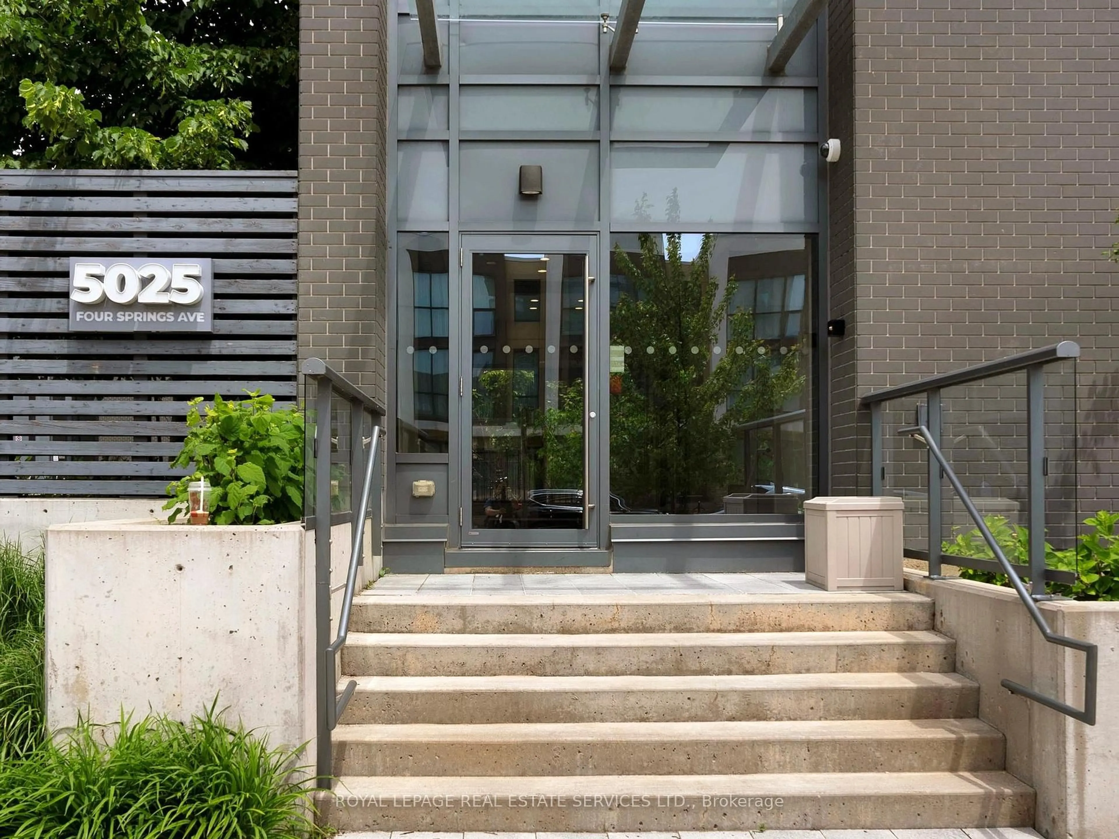 Indoor foyer for 5025 Four Springs Ave #407, Mississauga Ontario L5R 0G5