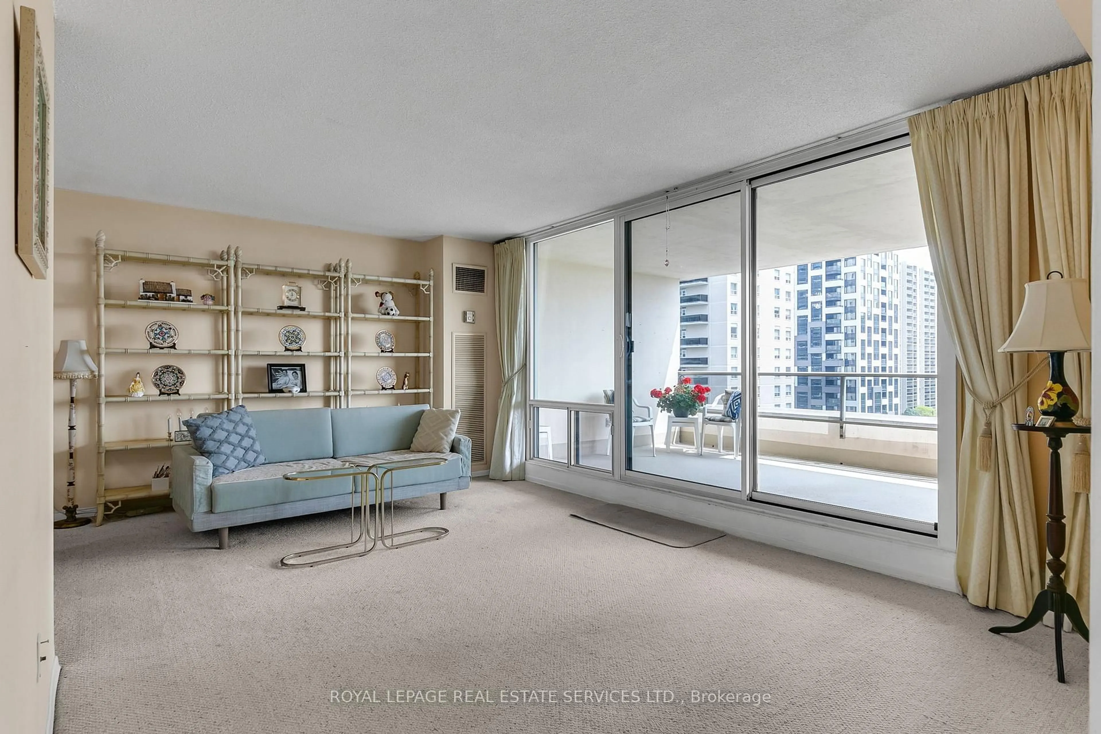 Living room with furniture, unknown for 50 Quebec Ave #905, Toronto Ontario M6P 4B4