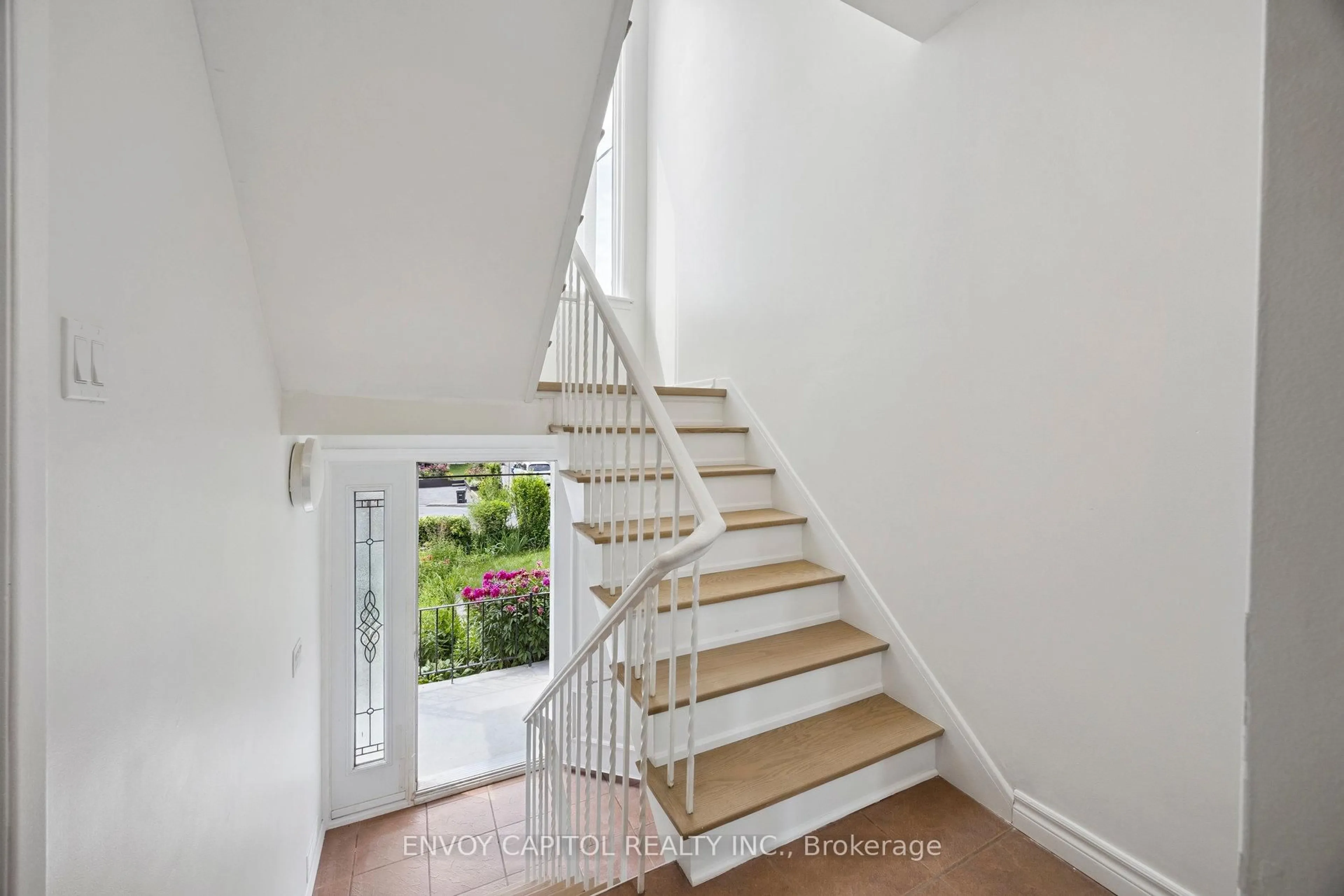 Unknown for 10 Wintergreen Rd, Toronto Ontario M3M 2J1