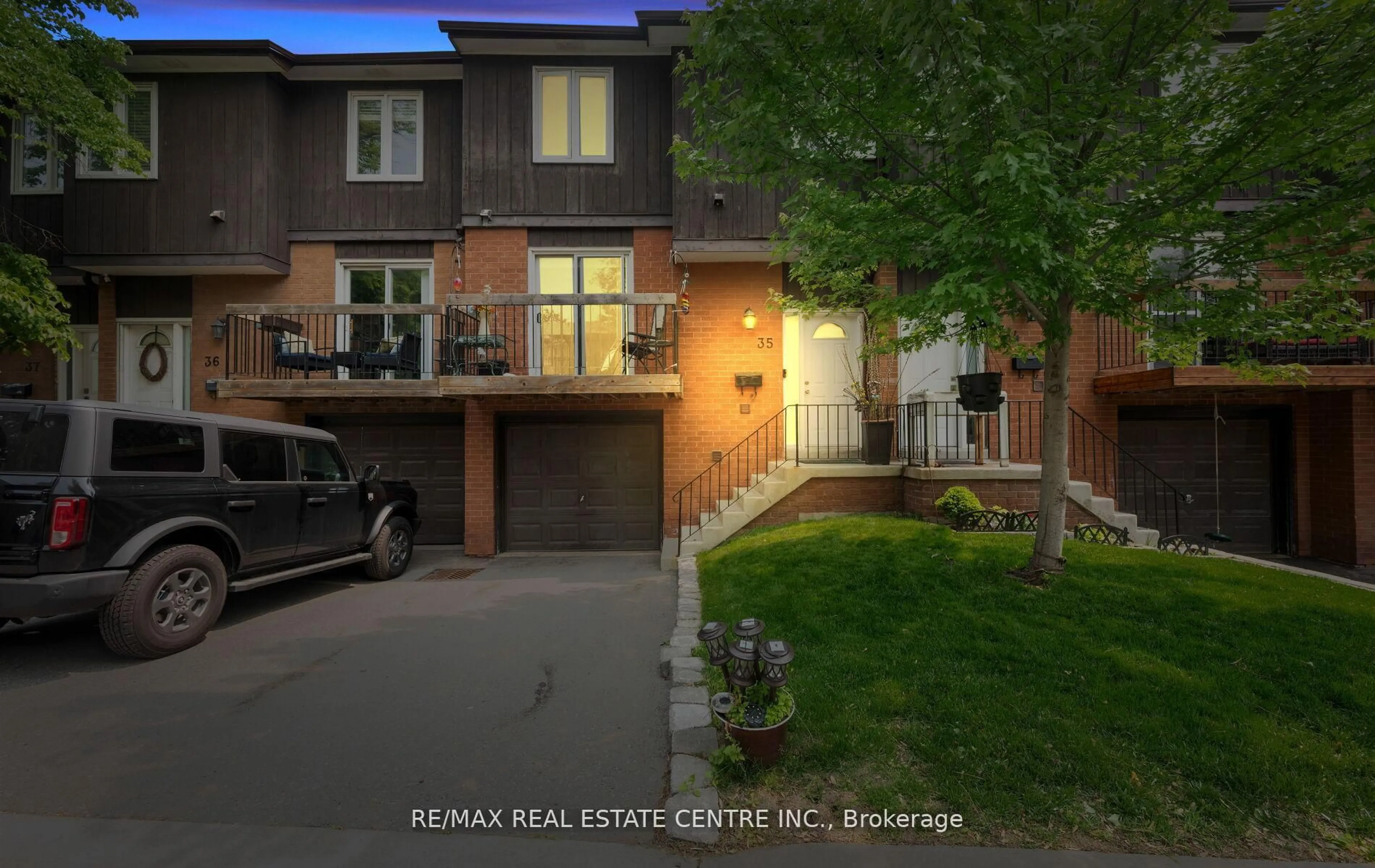 Home with brick exterior material, street for 750 Burnhamthorpe Rd #35, Mississauga Ontario L4Y 2X3