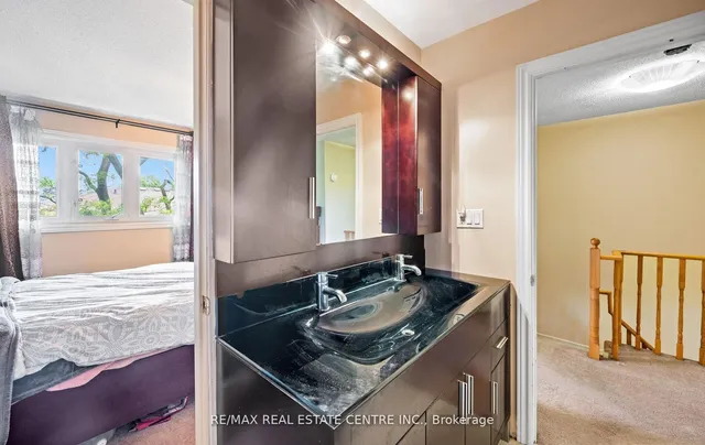 Additional property image - 750 Burnhamthorpe Rd Unit 35