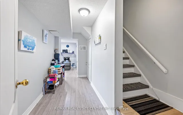 Additional property image - 750 Burnhamthorpe Rd Unit 35