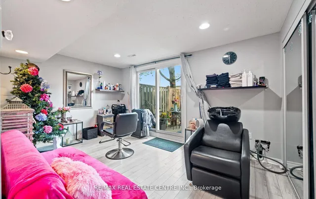 Additional property image - 750 Burnhamthorpe Rd Unit 35