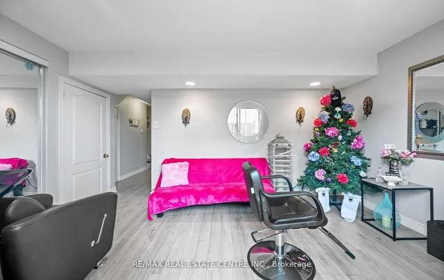Additional property image - 750 Burnhamthorpe Rd Unit 35