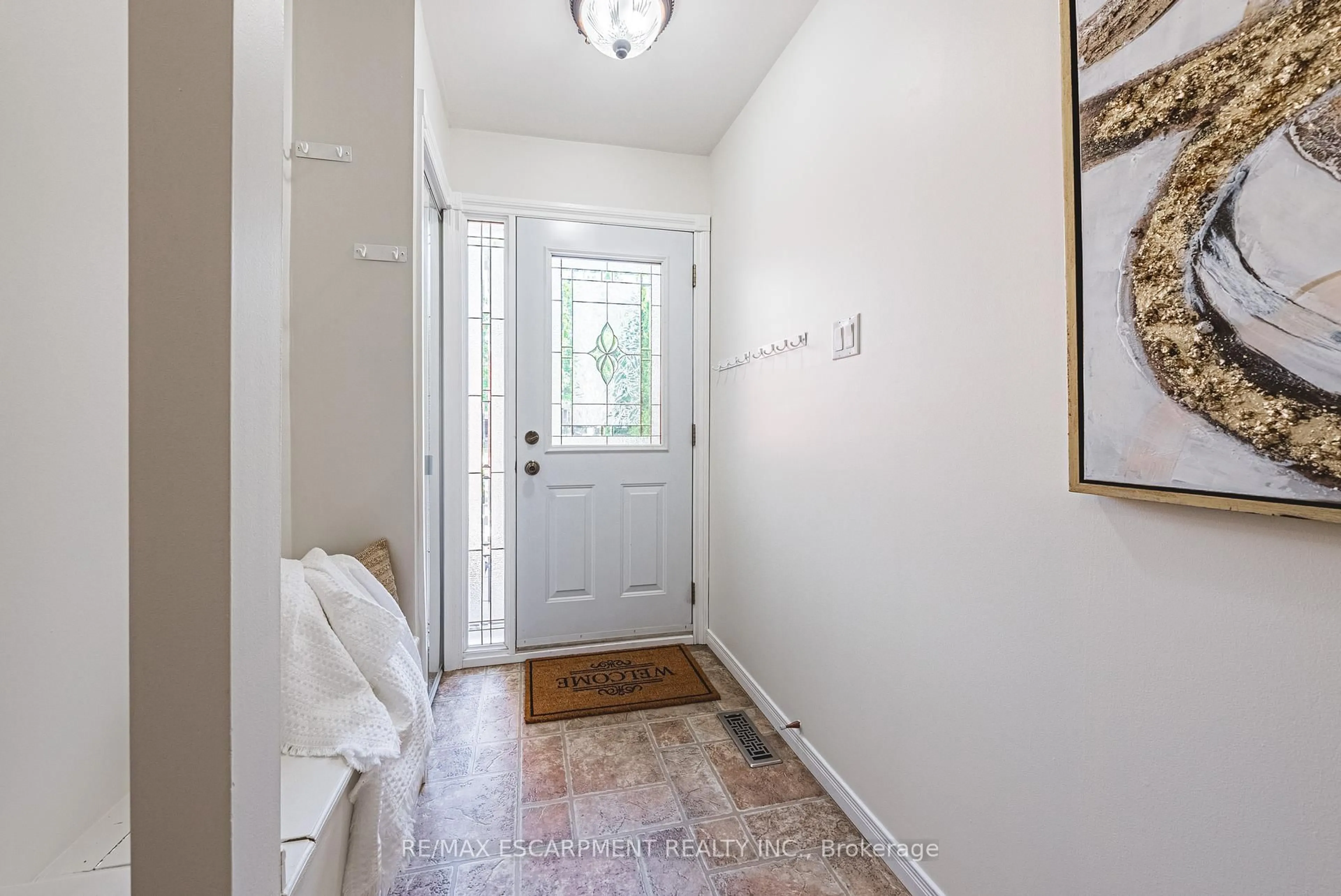 Indoor entryway for 6291 Starfield Cres, Mississauga Ontario L5N 1X3