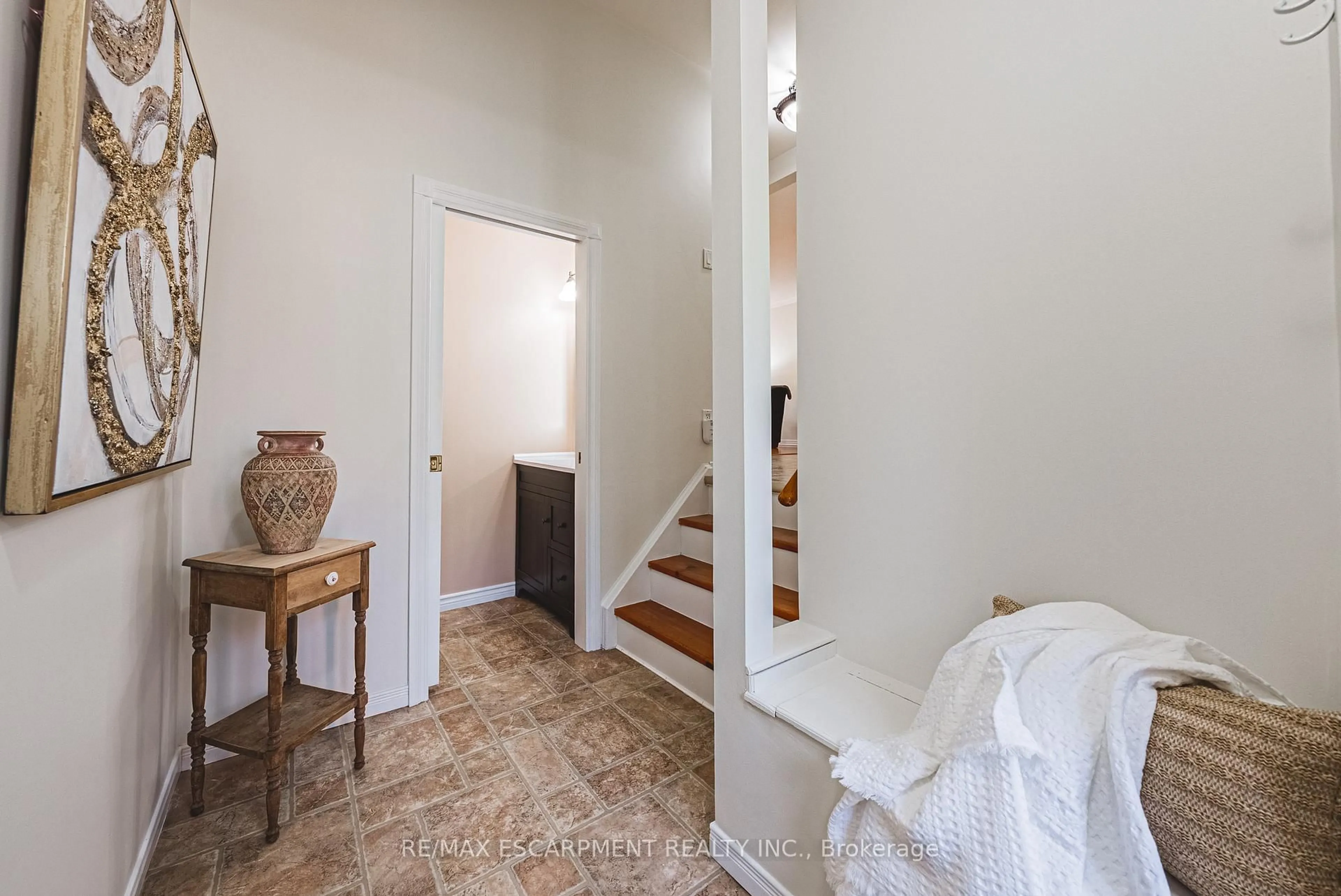 Indoor entryway for 6291 Starfield Cres, Mississauga Ontario L5N 1X3