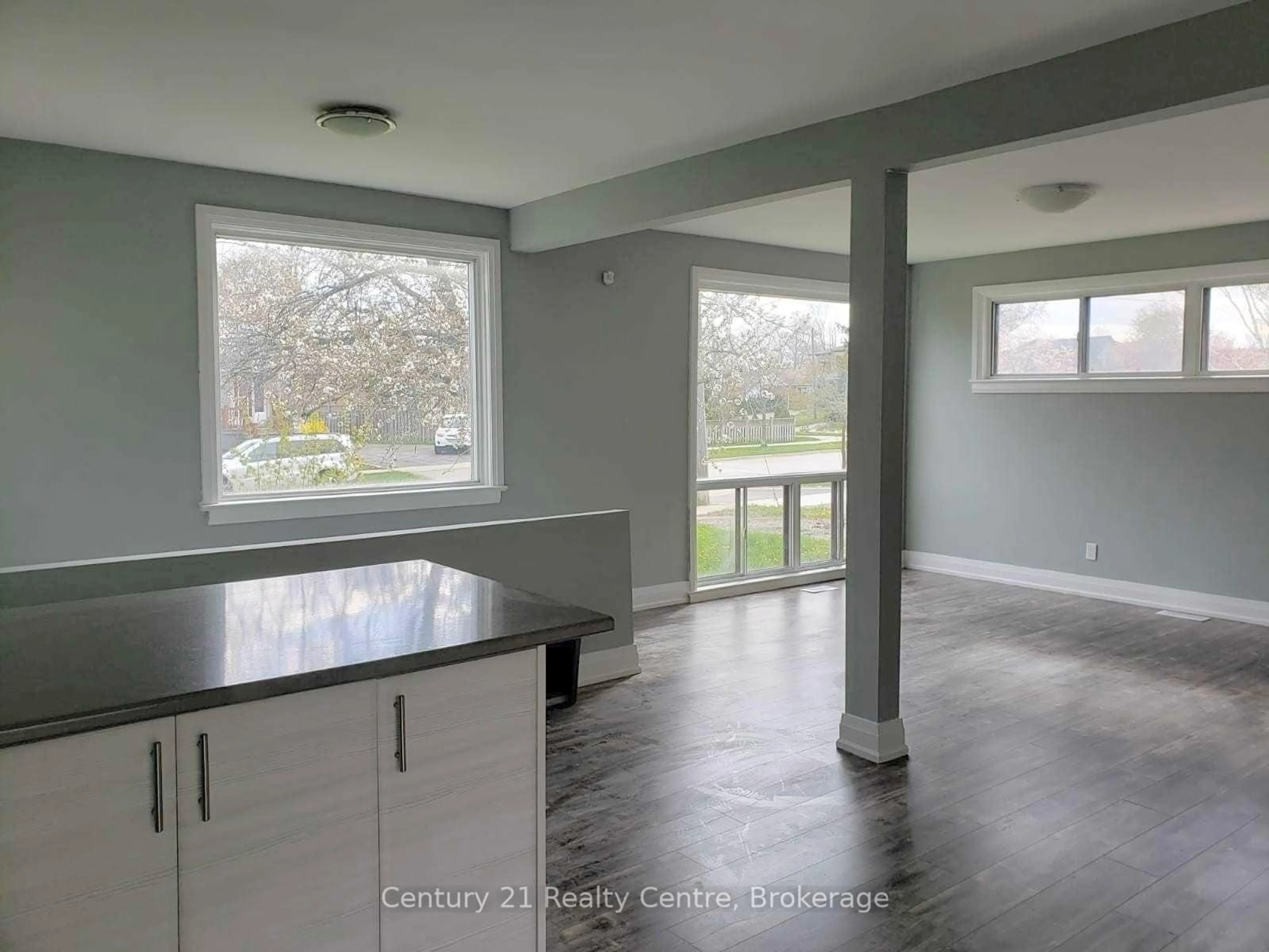 Open concept kitchen, unknown for 1491 Pembroke Dr, Oakville Ontario L6H 1V6