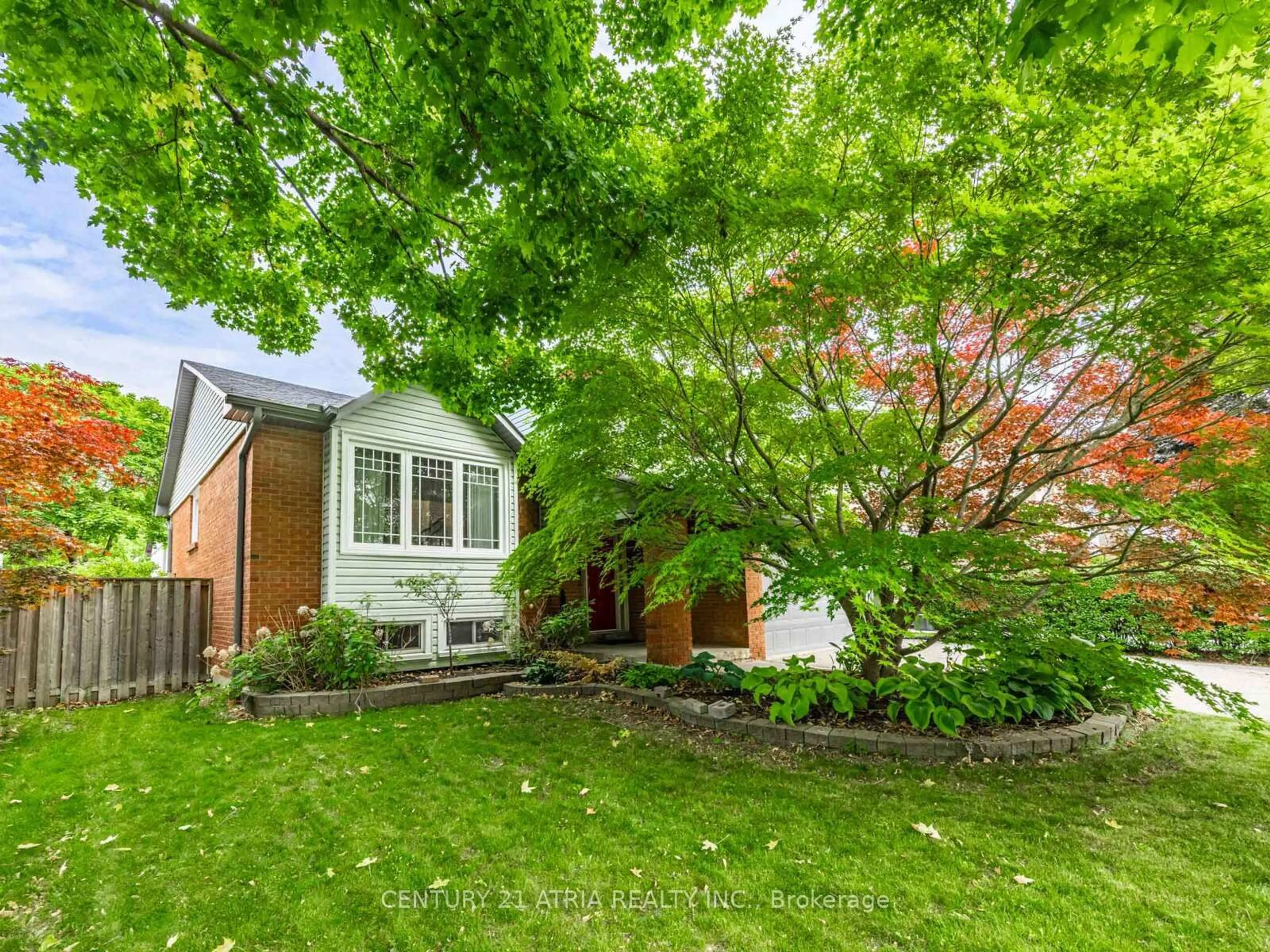 A pic from outside/outdoor area/front of a property/back of a property/a pic from drone, street for 3470 Pitch Pine Cres, Mississauga Ontario L5L 1P8