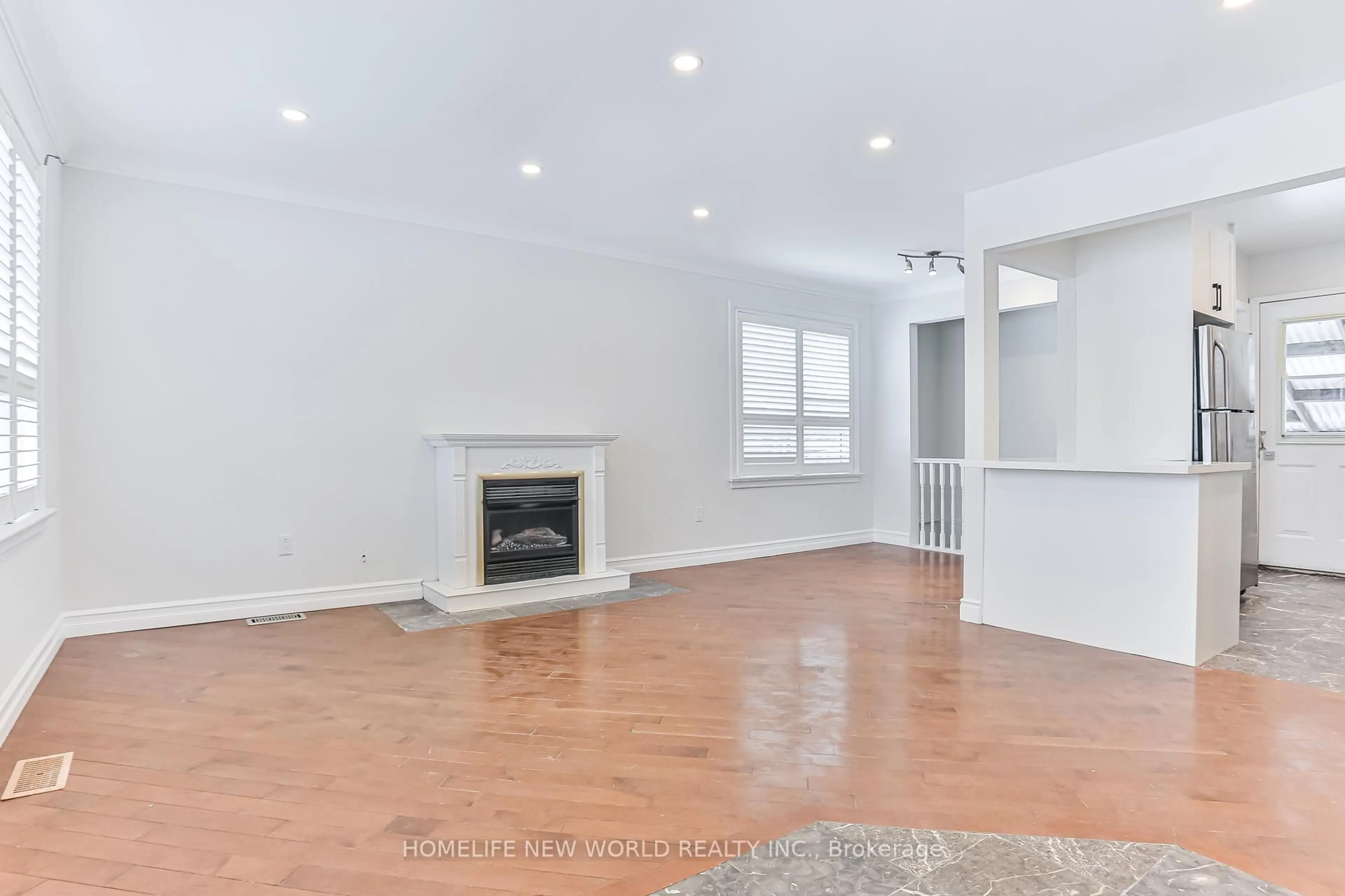 A pic of a room for 3 Erlesmere Ave, Brampton Ontario L6W 2T4