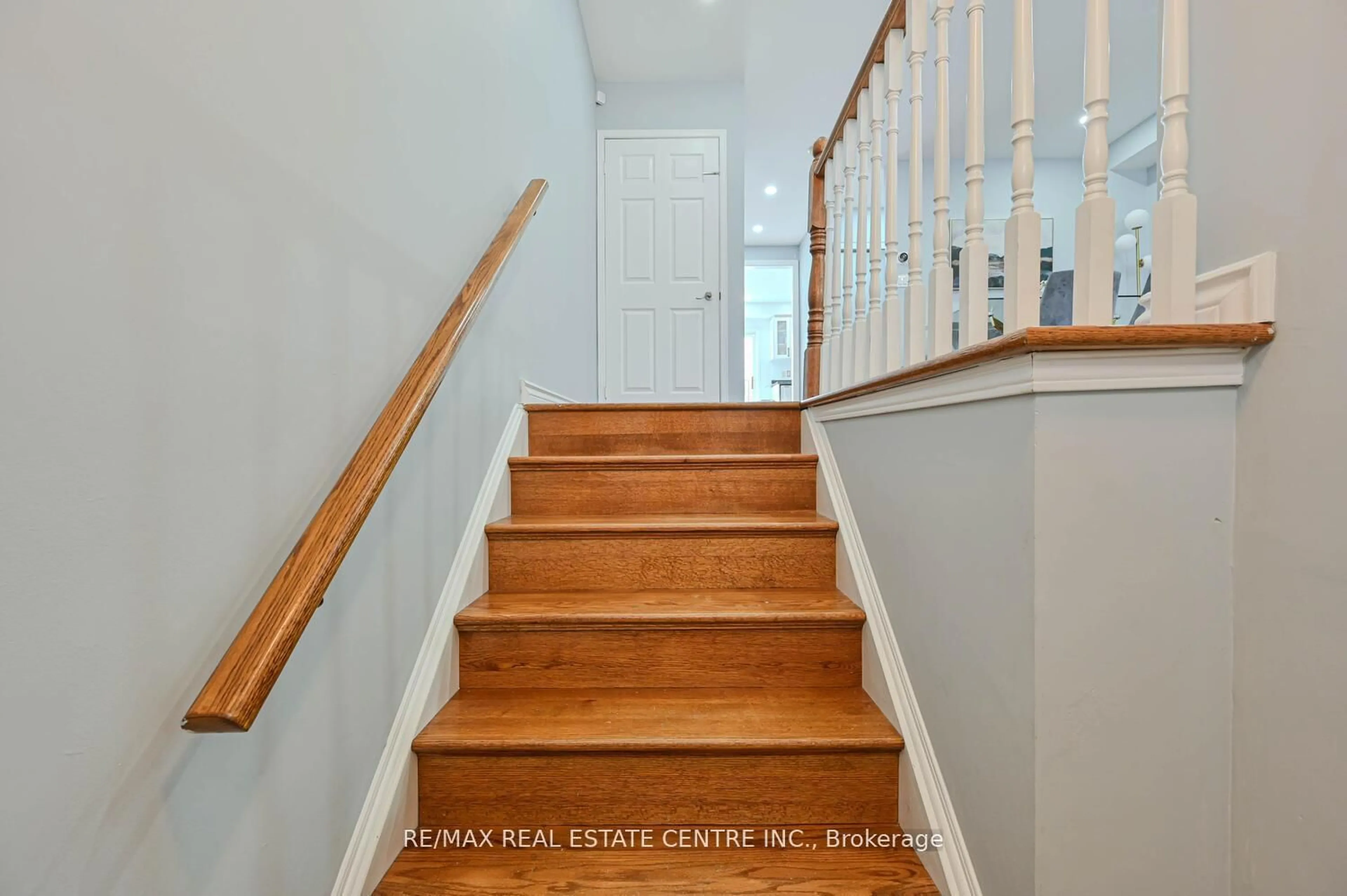 Stairs for 4950 Albina Way #93, Mississauga Ontario L4Z 4J4