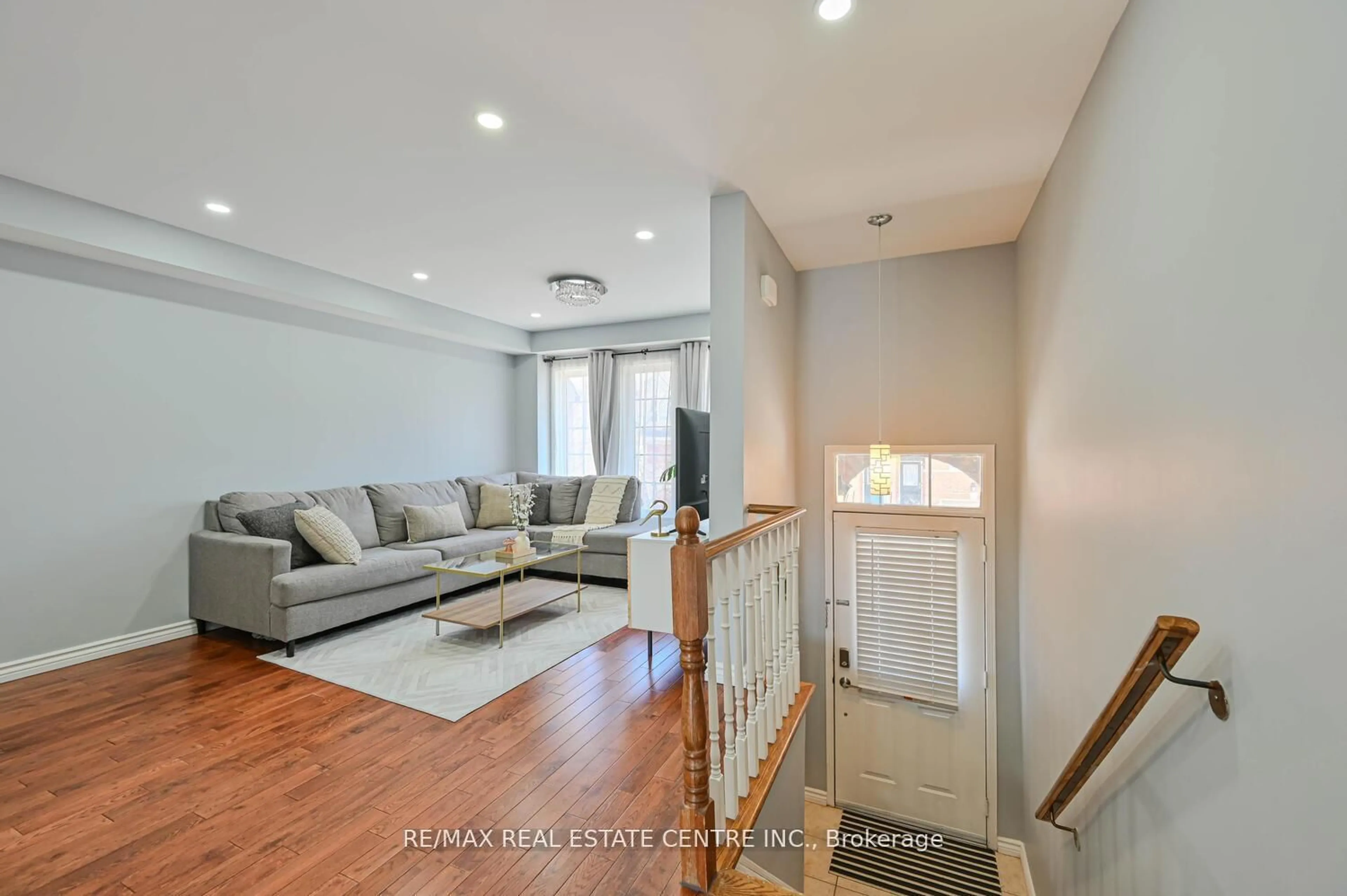 Living room with furniture, unknown for 4950 Albina Way #93, Mississauga Ontario L4Z 4J4