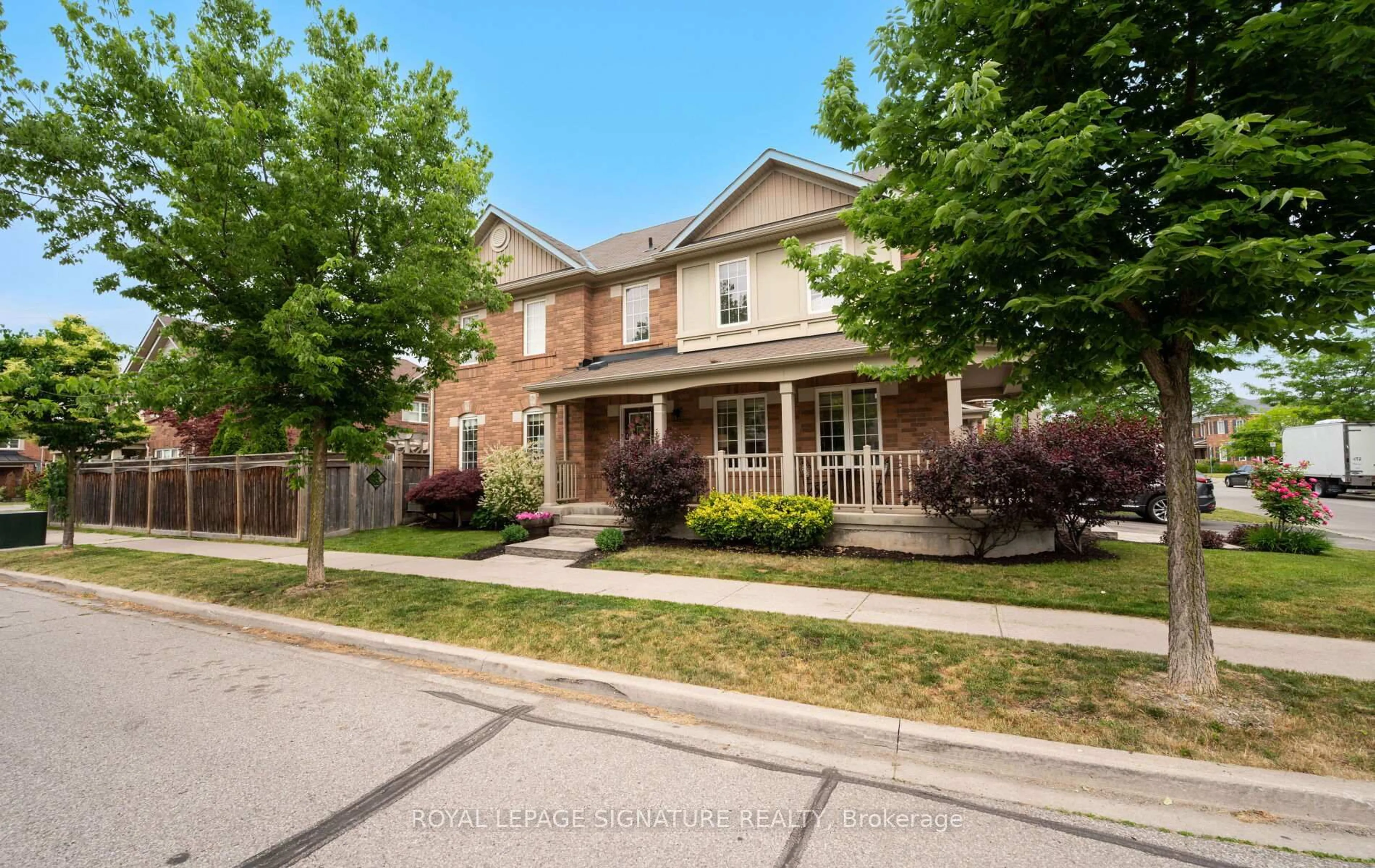 Home with brick exterior material, street for 981 McTrach Cres, Milton Ontario L9T 7B9