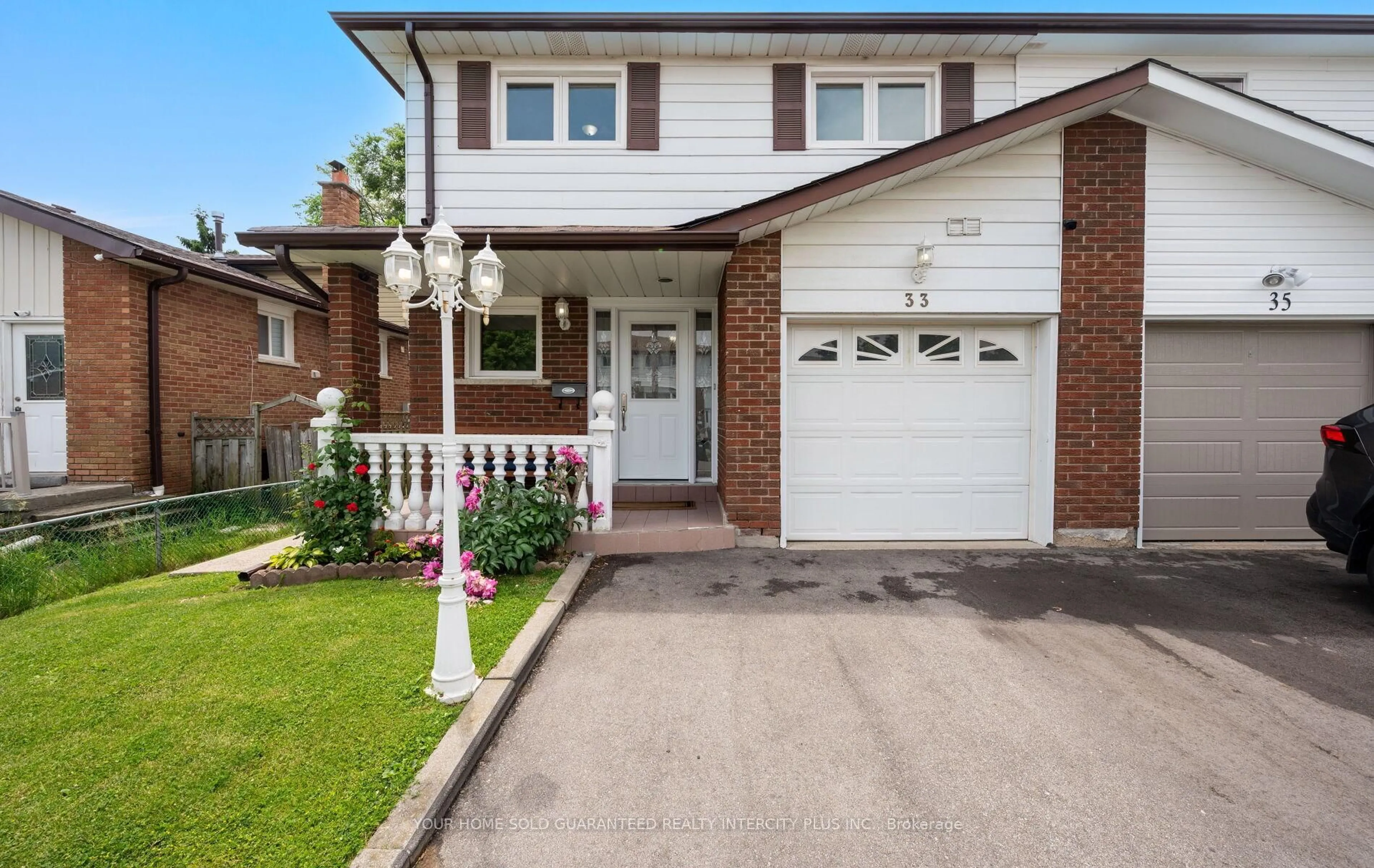 Home with brick exterior material, street for 33 Merton Rd, Brampton Ontario L6V 2V5