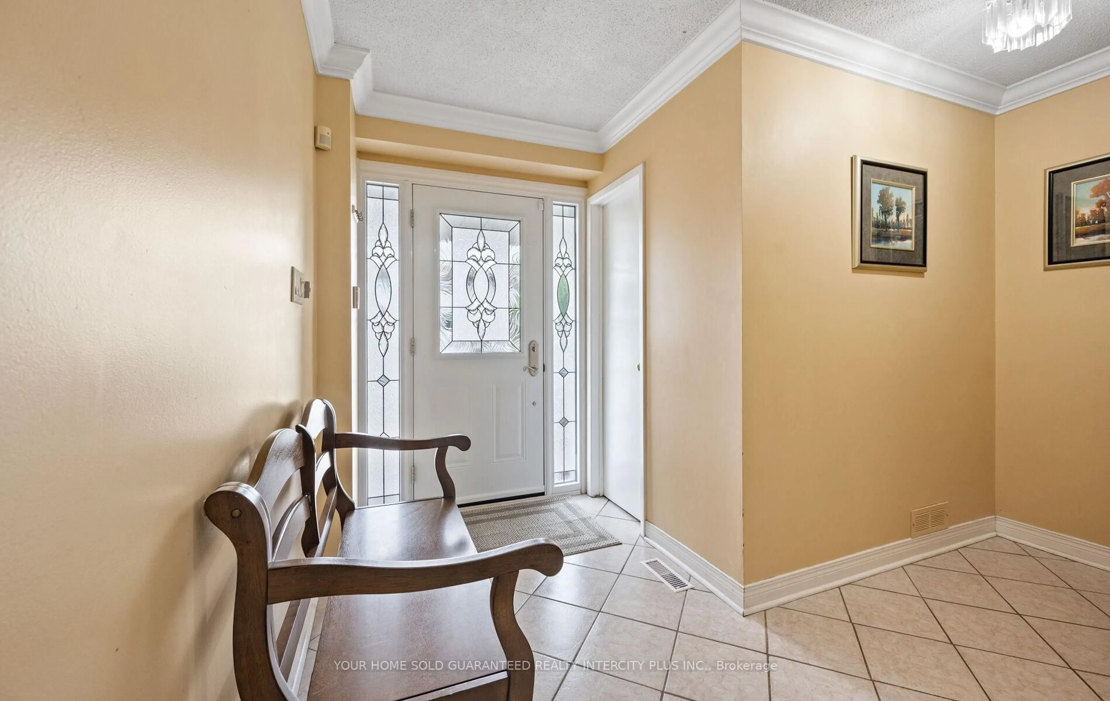Indoor entryway for 33 Merton Rd, Brampton Ontario L6V 2V5