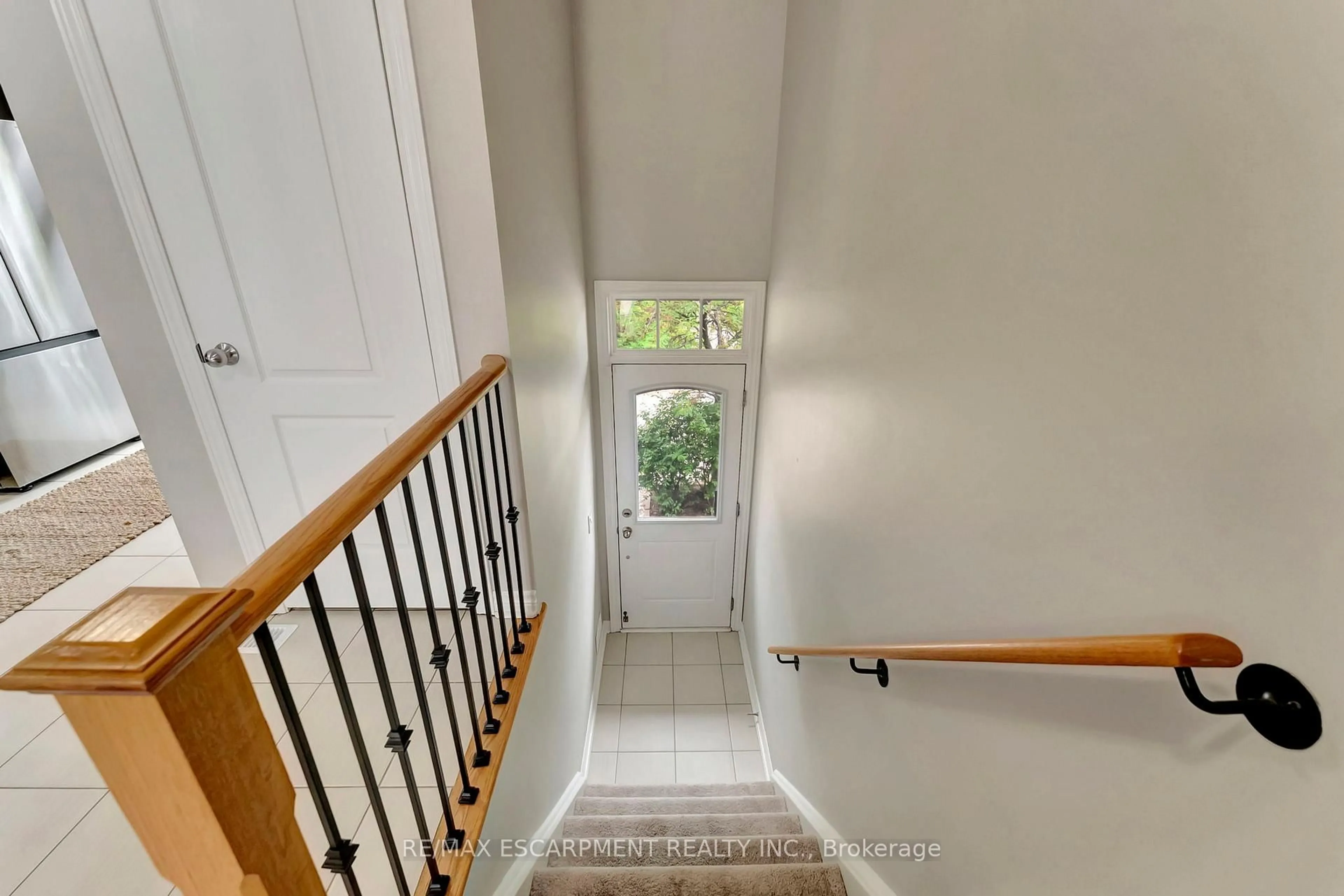 Stairs for 993 REIMER Common, Burlington Ontario L7R 3T3