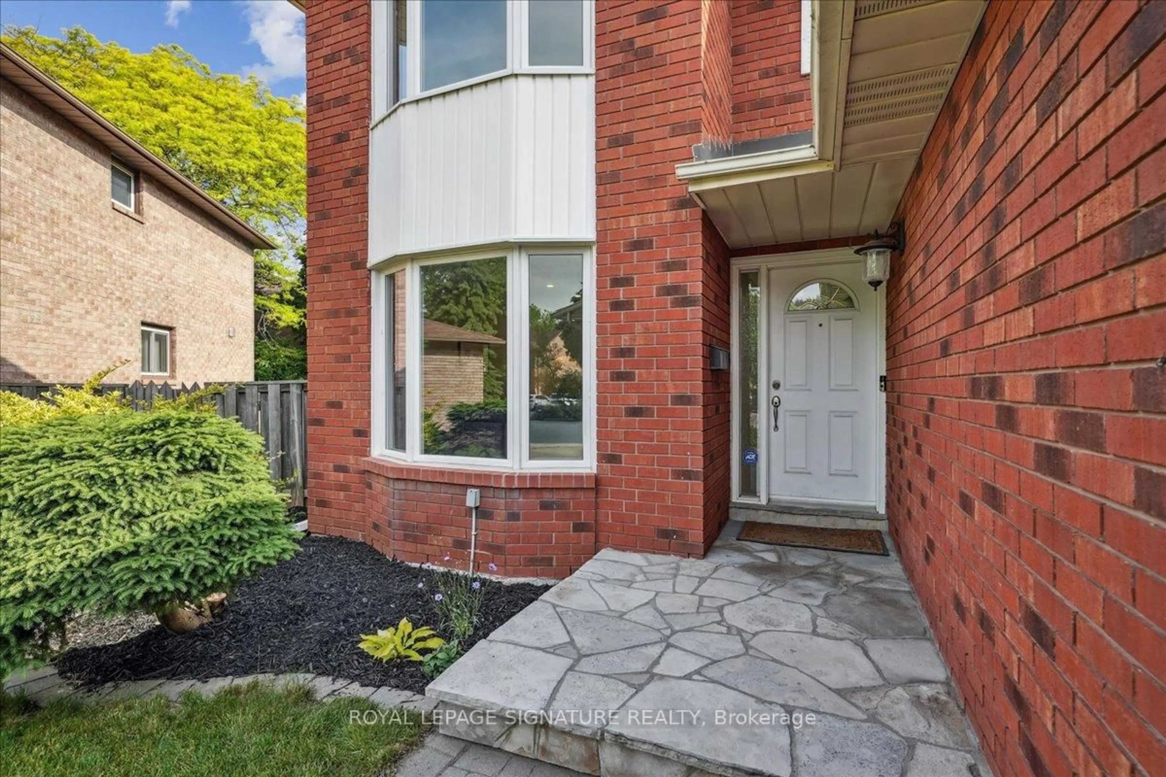 Home with brick exterior material, street for 1001 Cutler Crt, Mississauga Ontario L5H 4C9