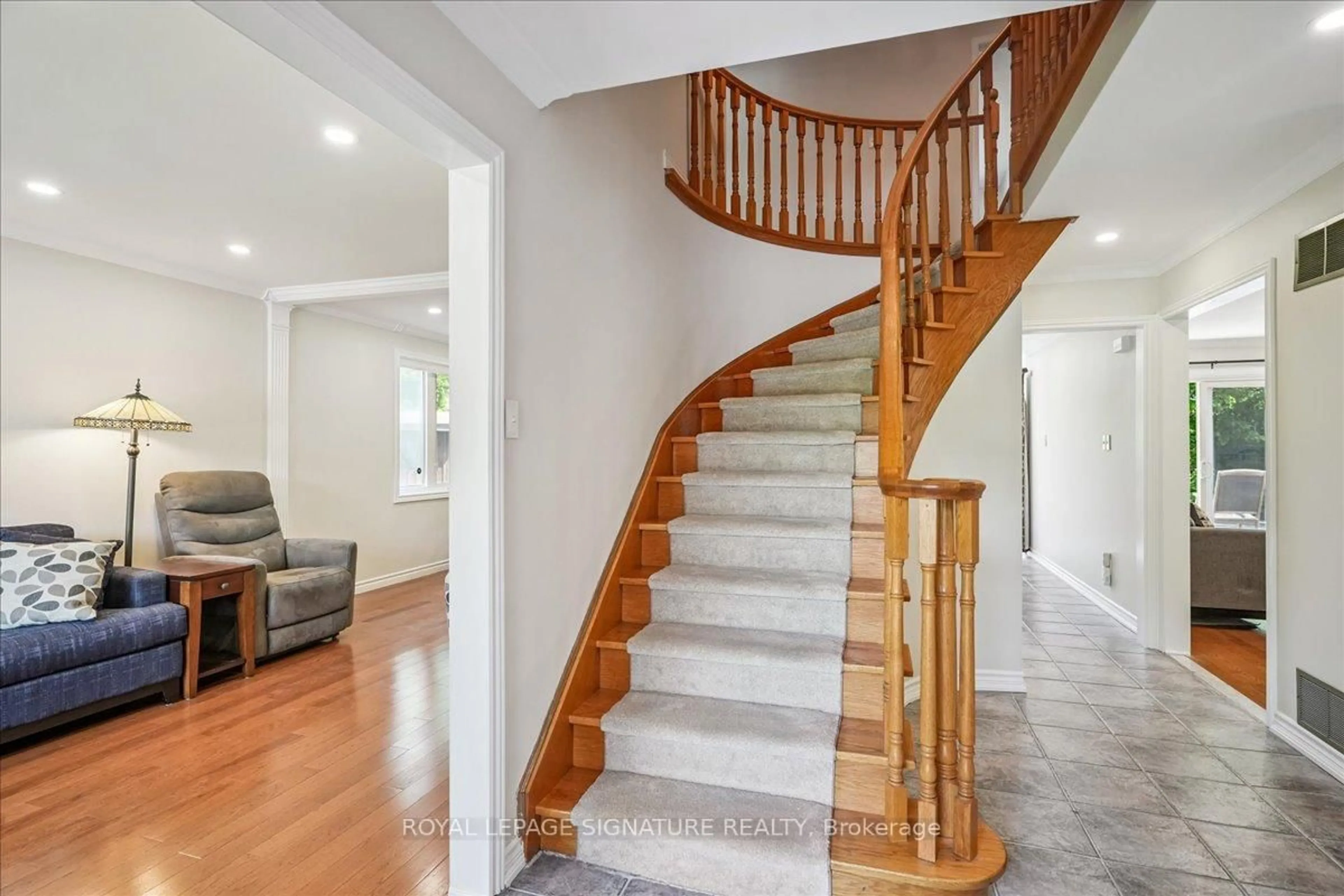 Stairs for 1001 Cutler Crt, Mississauga Ontario L5H 4C9