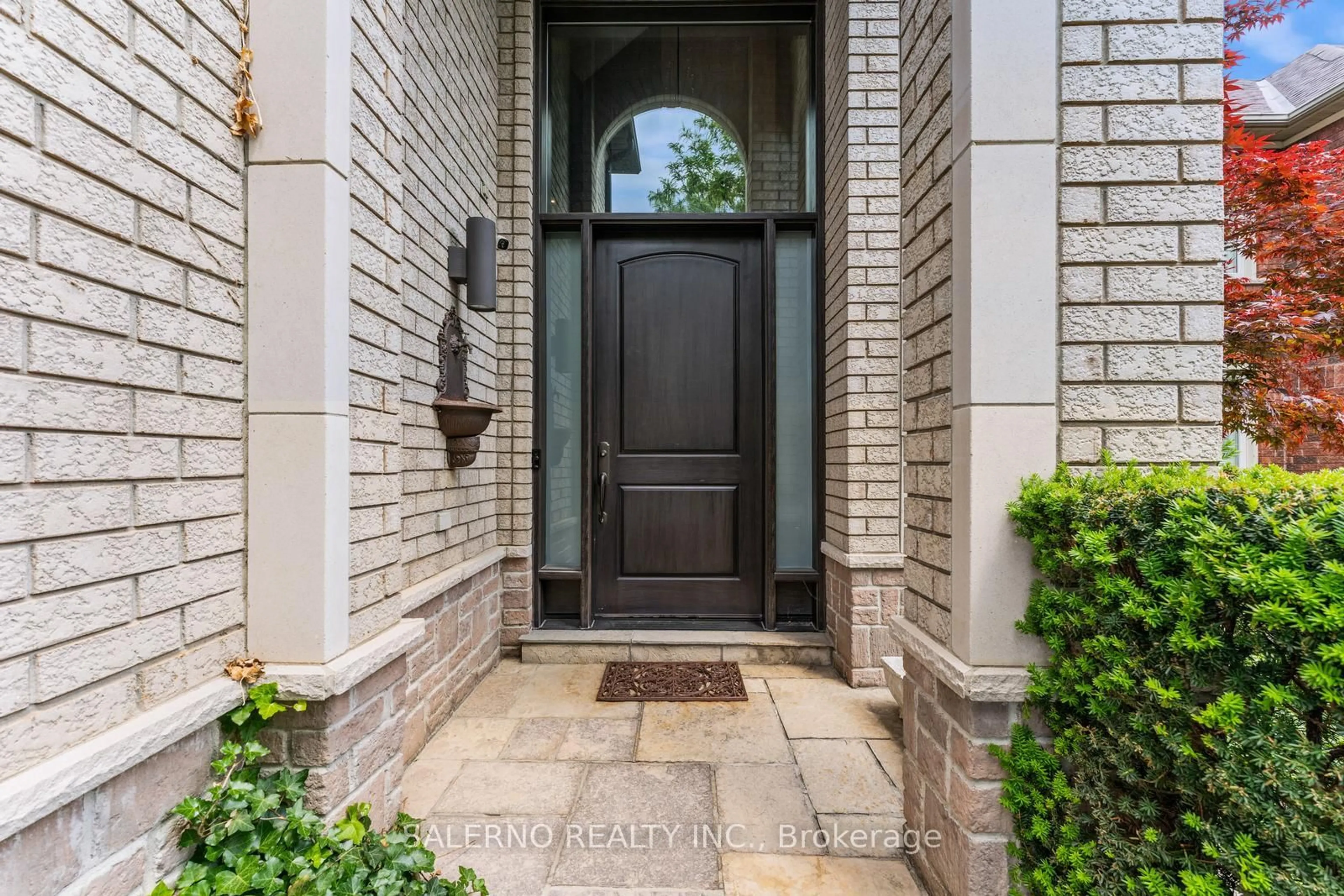Indoor entryway for 5235 Forestwalk Circ, Mississauga Ontario L4Z 4A3
