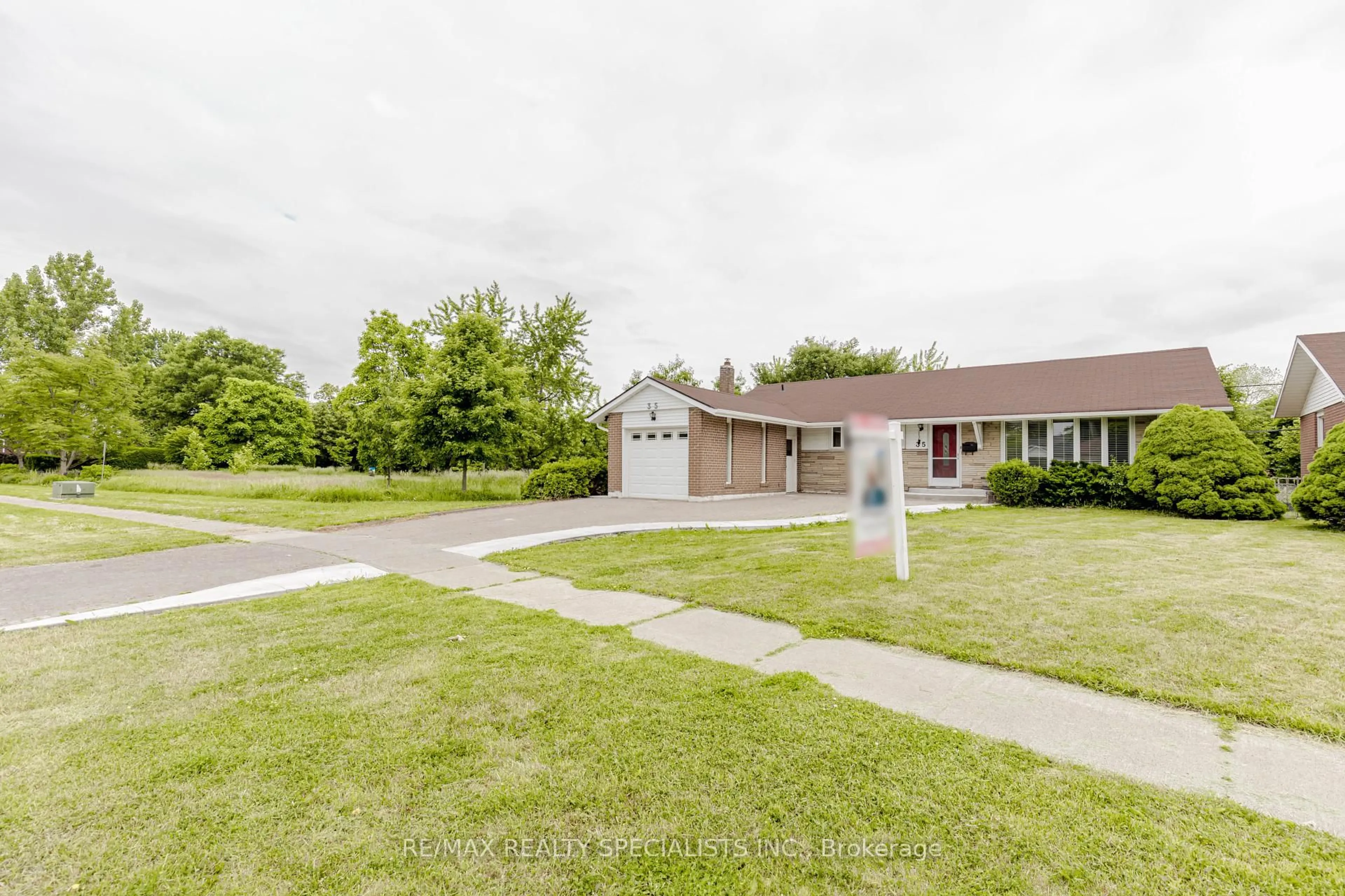 Unknown for 35 Addington Cres, Brampton Ontario L6T 2R1