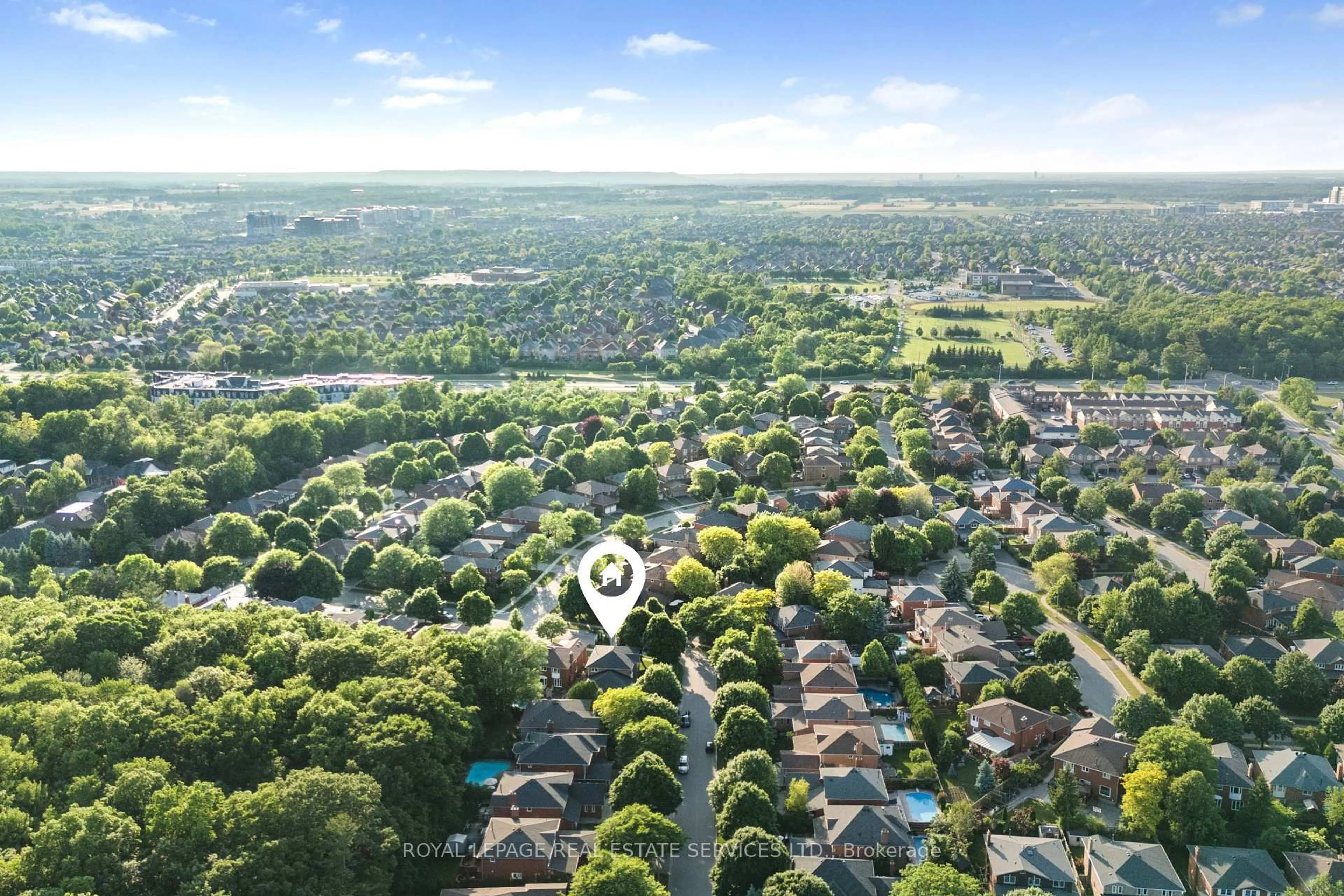 A pic from outside/outdoor area/front of a property/back of a property/a pic from drone, unknown for 1448 Stationmaster Lane, Oakville Ontario L6M 3A7