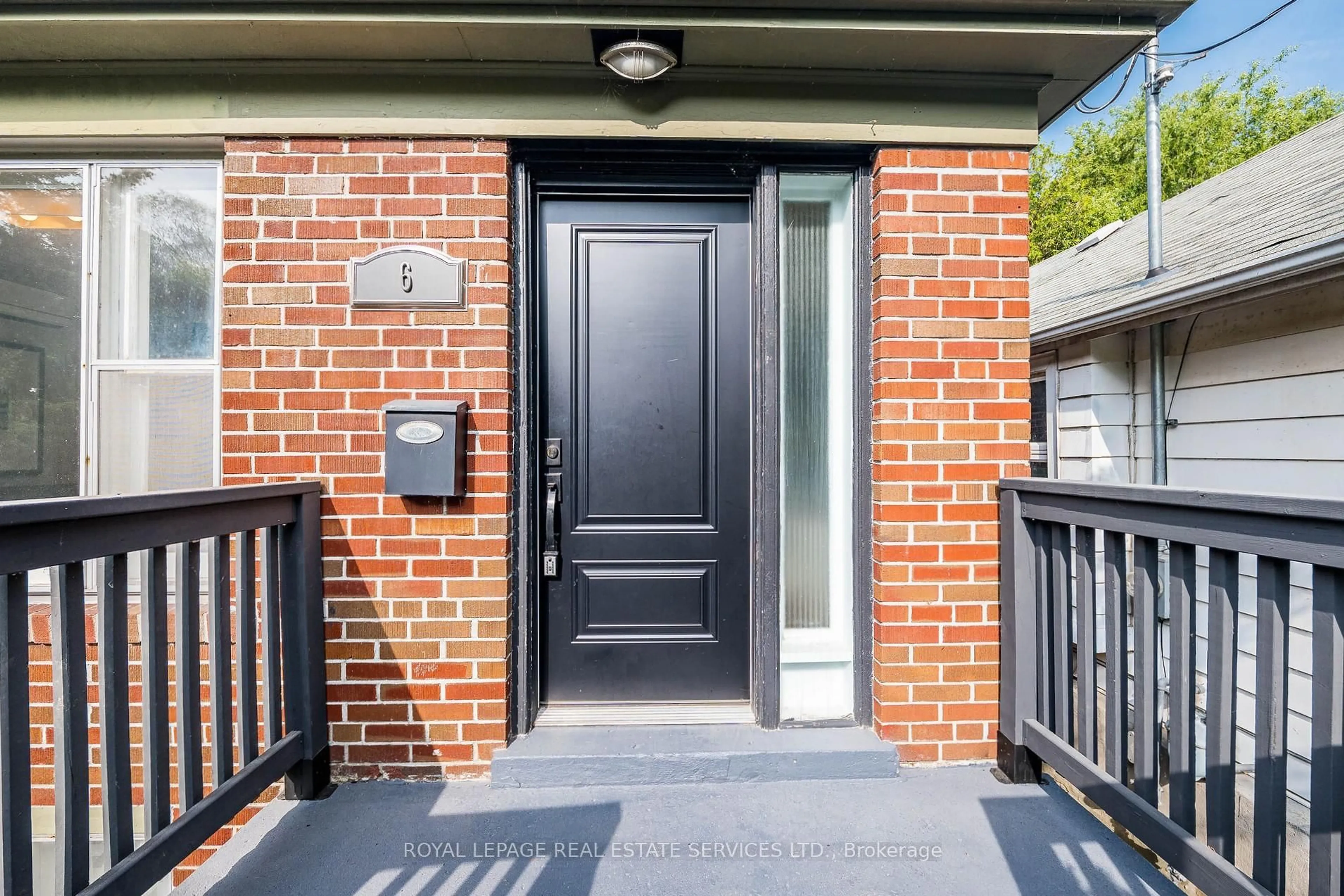 Indoor entryway for 6 Twelfth St, Toronto Ontario M8V 3G7