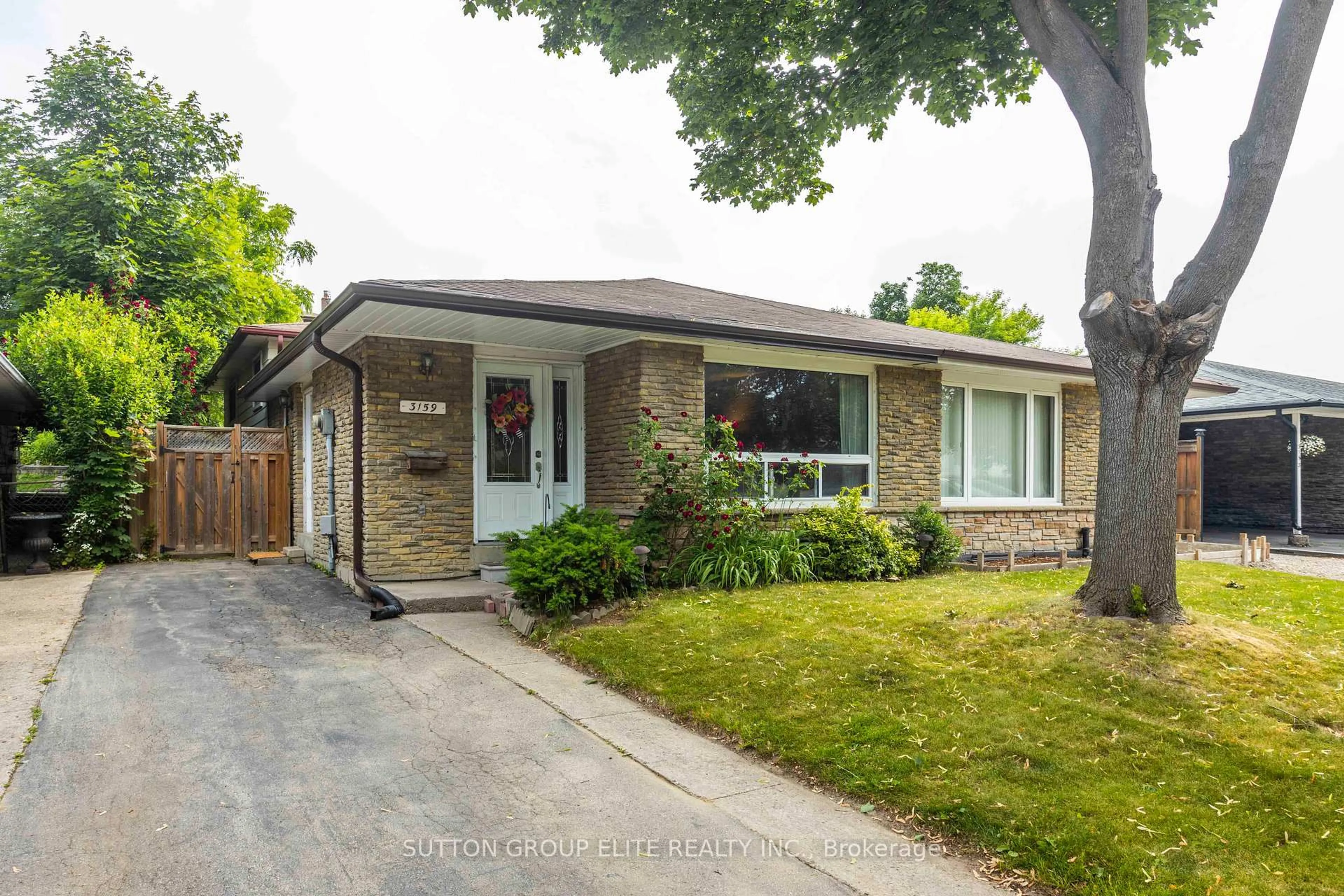 Home with brick exterior material, street for 3159 Corrigan Dr, Mississauga Ontario L4Y 3C5