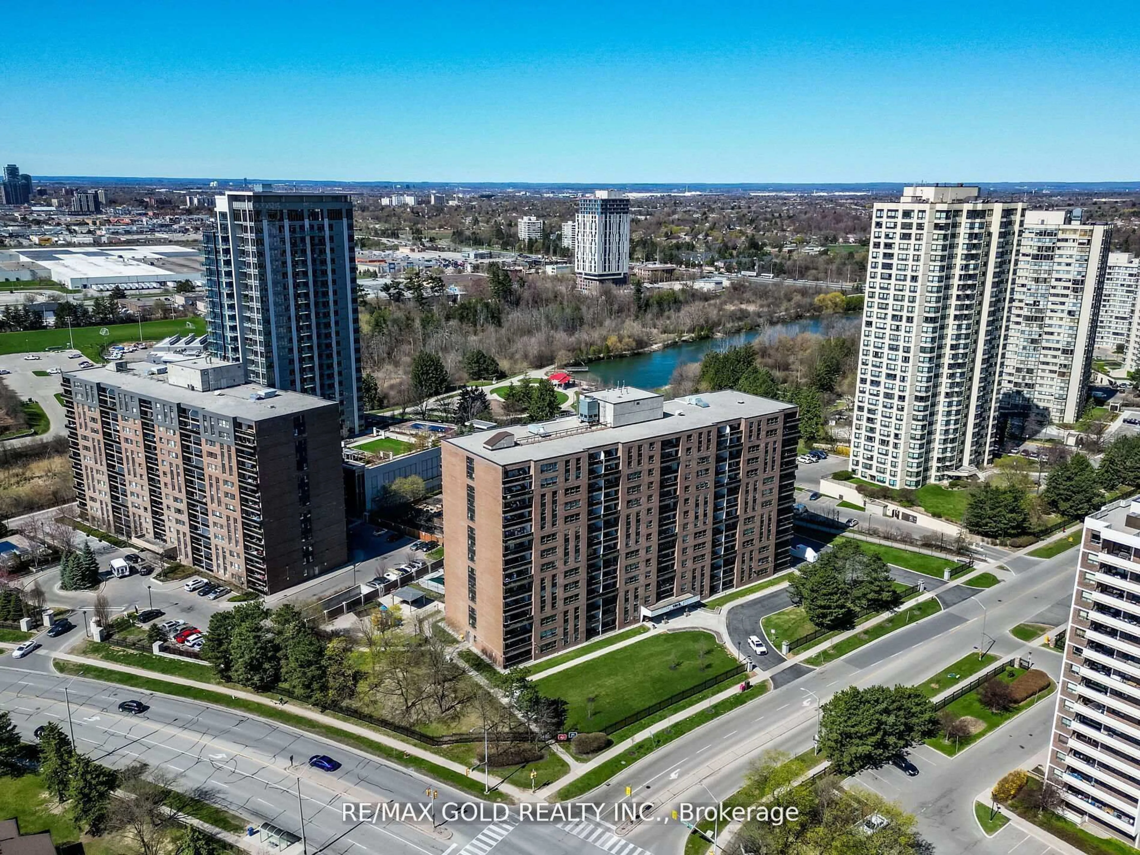 A pic from outside/outdoor area/front of a property/back of a property/a pic from drone, city buildings view from balcony for 4 Lisa St #610, Brampton Ontario L6T 4B6