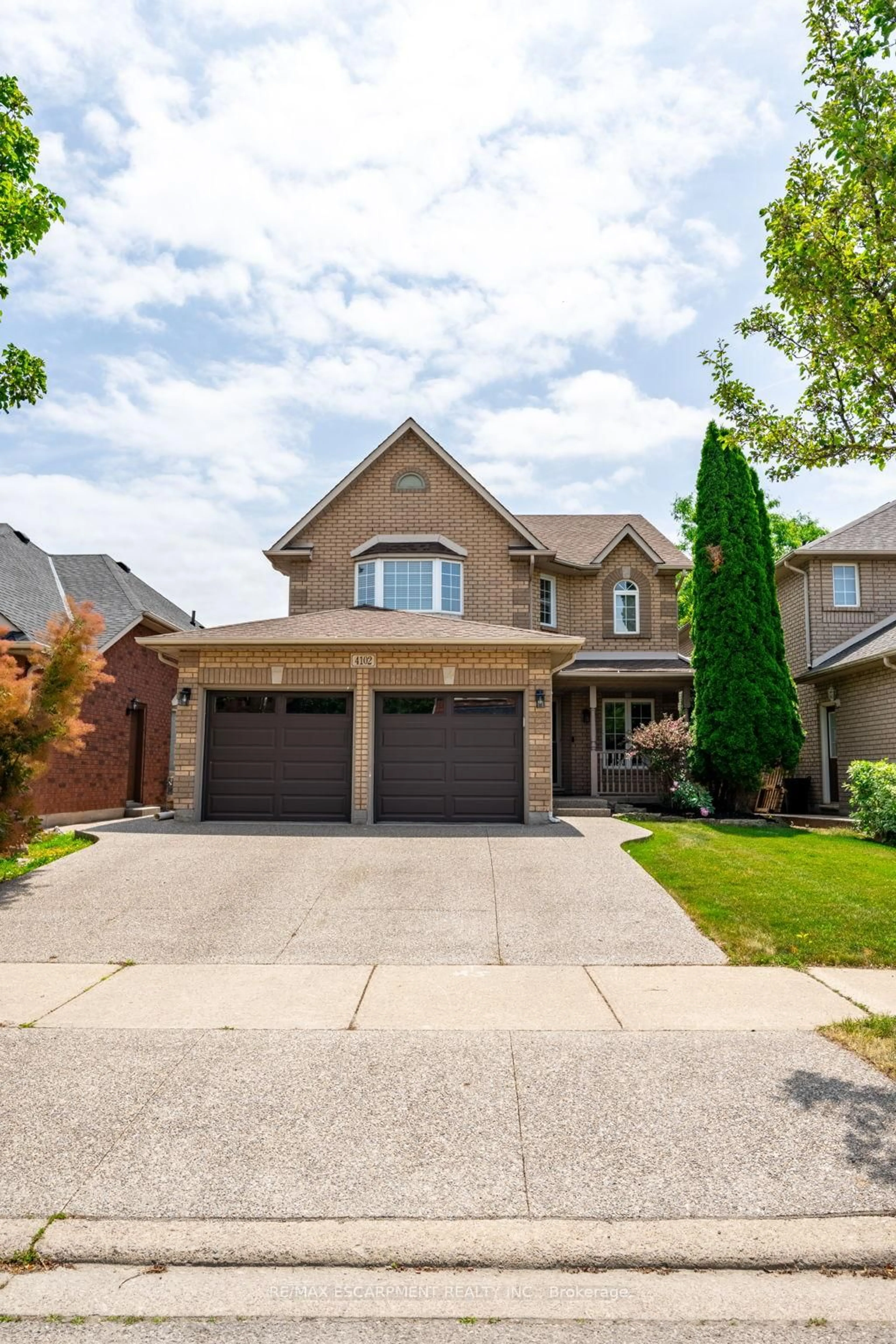 Home with brick exterior material, street for 4102 Bianca Forest Dr, Burlington Ontario L7M 4L2
