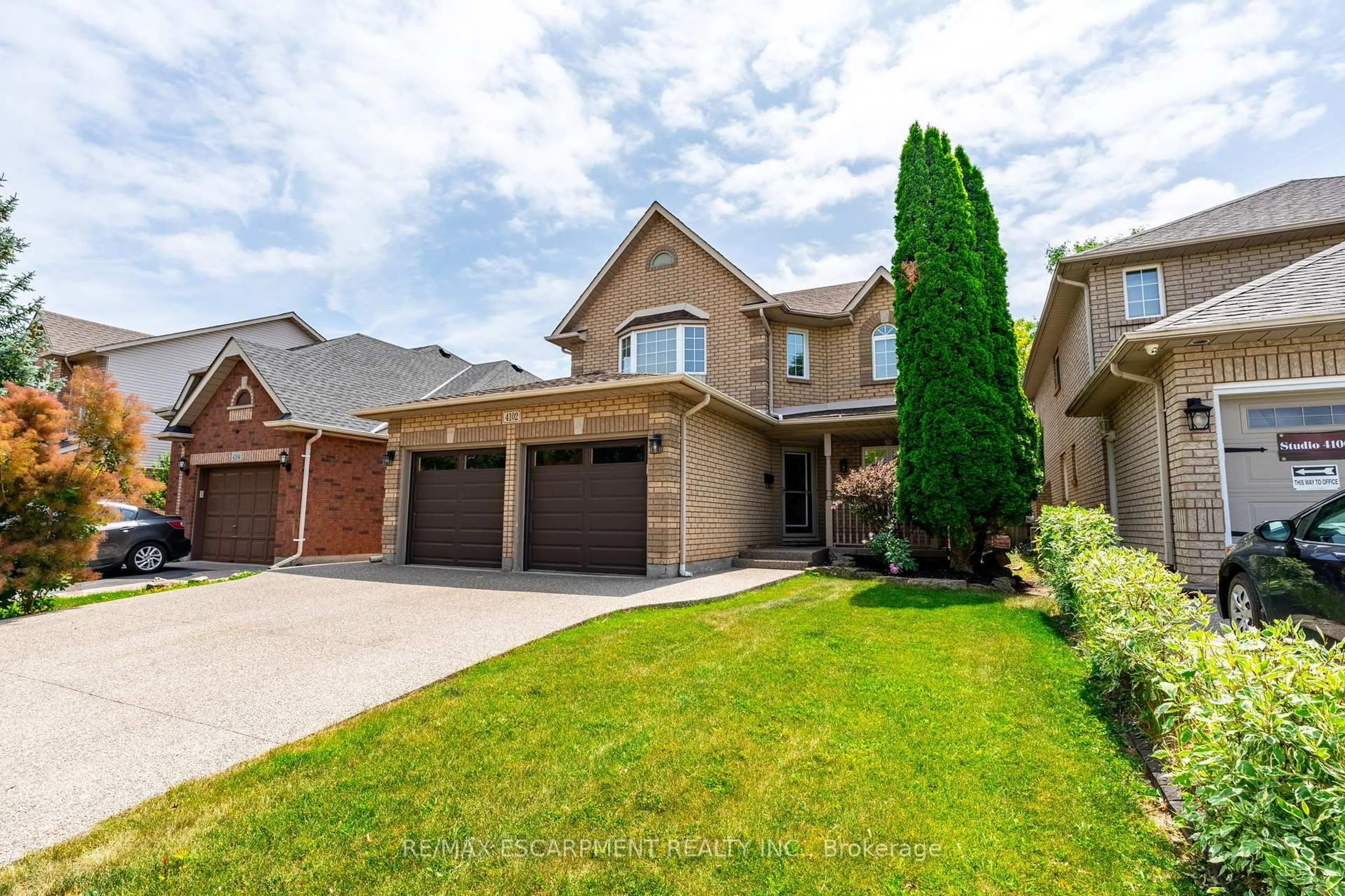 Home with brick exterior material, street for 4102 Bianca Forest Dr, Burlington Ontario L7M 4L2