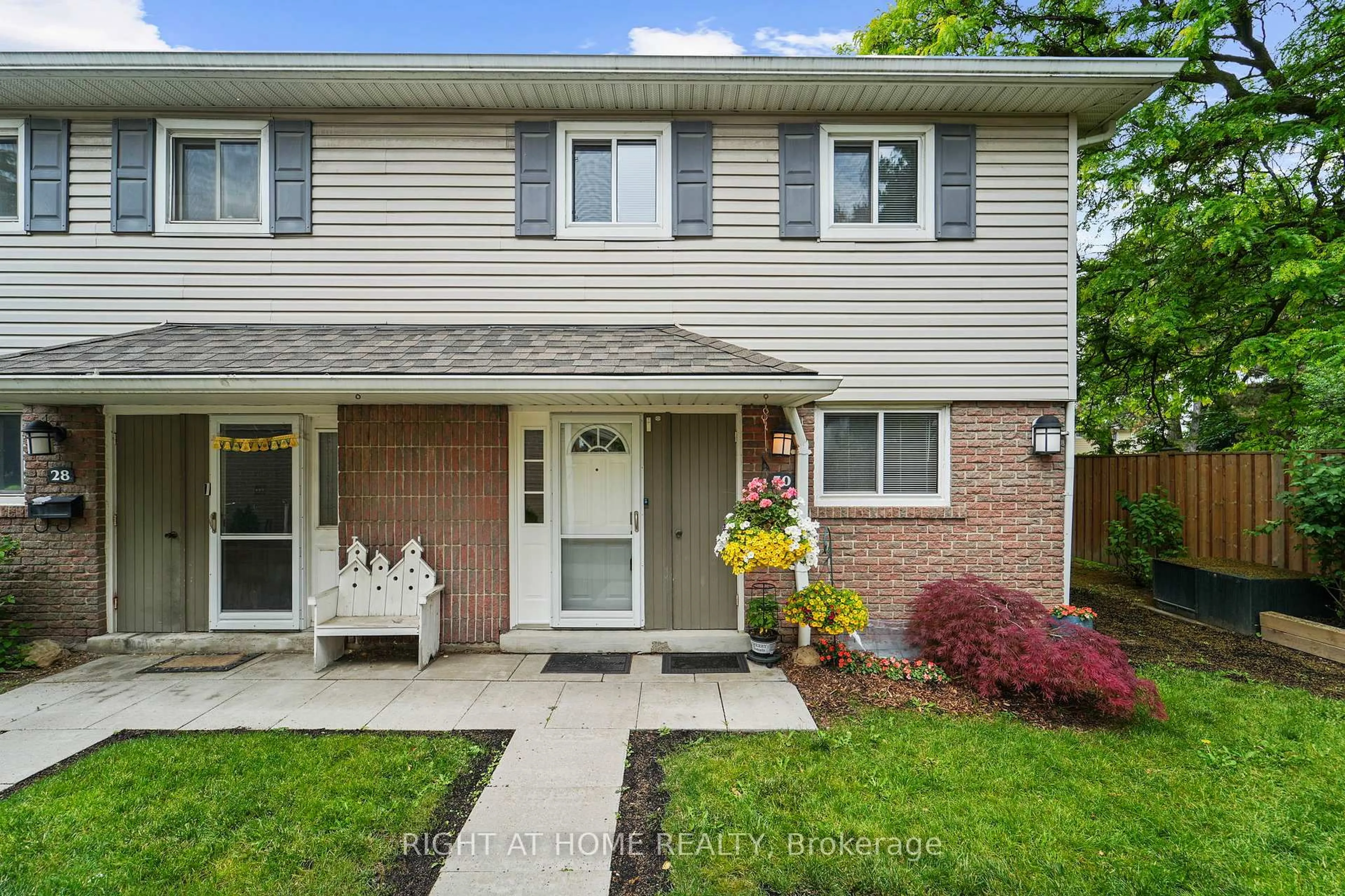 Home with vinyl exterior material, street for 30 Village Crt, Brampton Ontario L6W 1A6