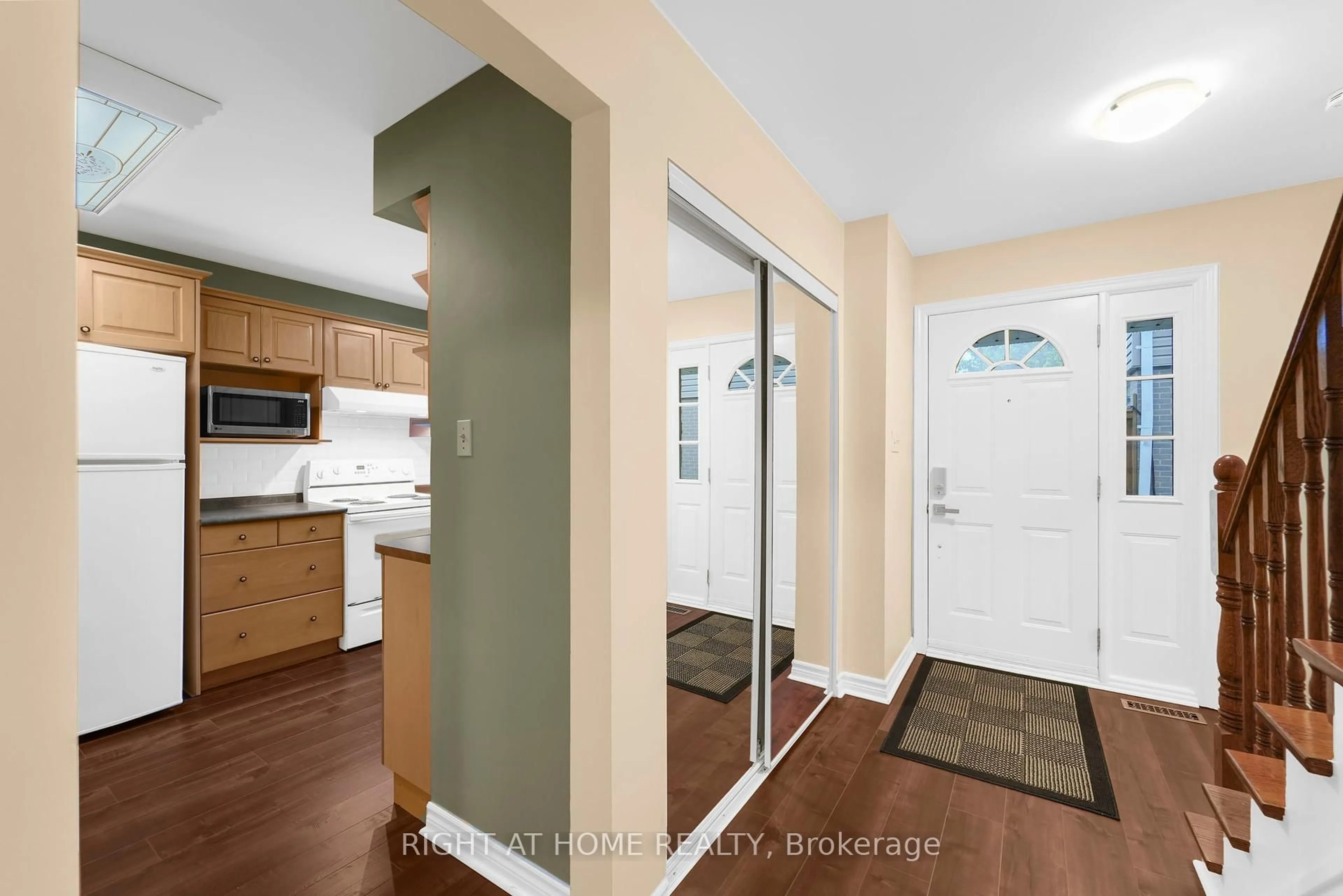 Indoor entryway for 30 Village Crt, Brampton Ontario L6W 1A6