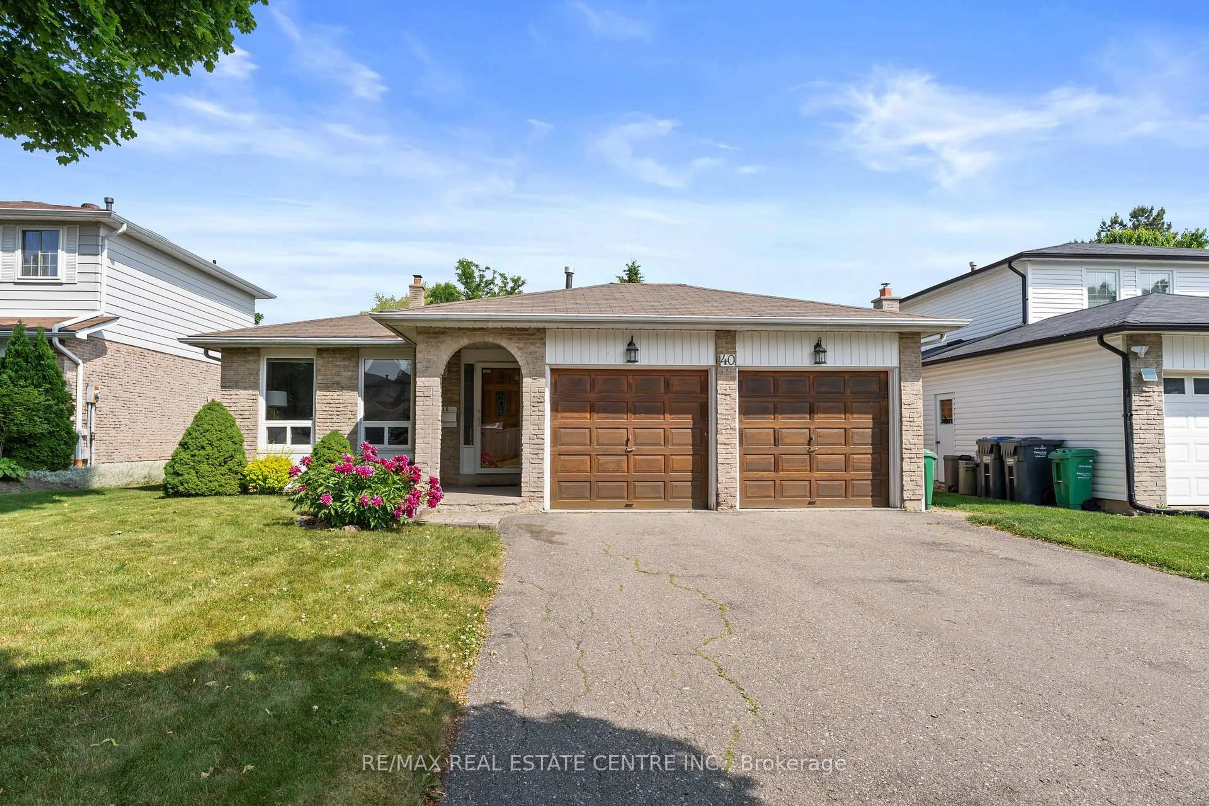 Home with brick exterior material, street for 40 Jerome Cres, Brampton Ontario L6S 2H1