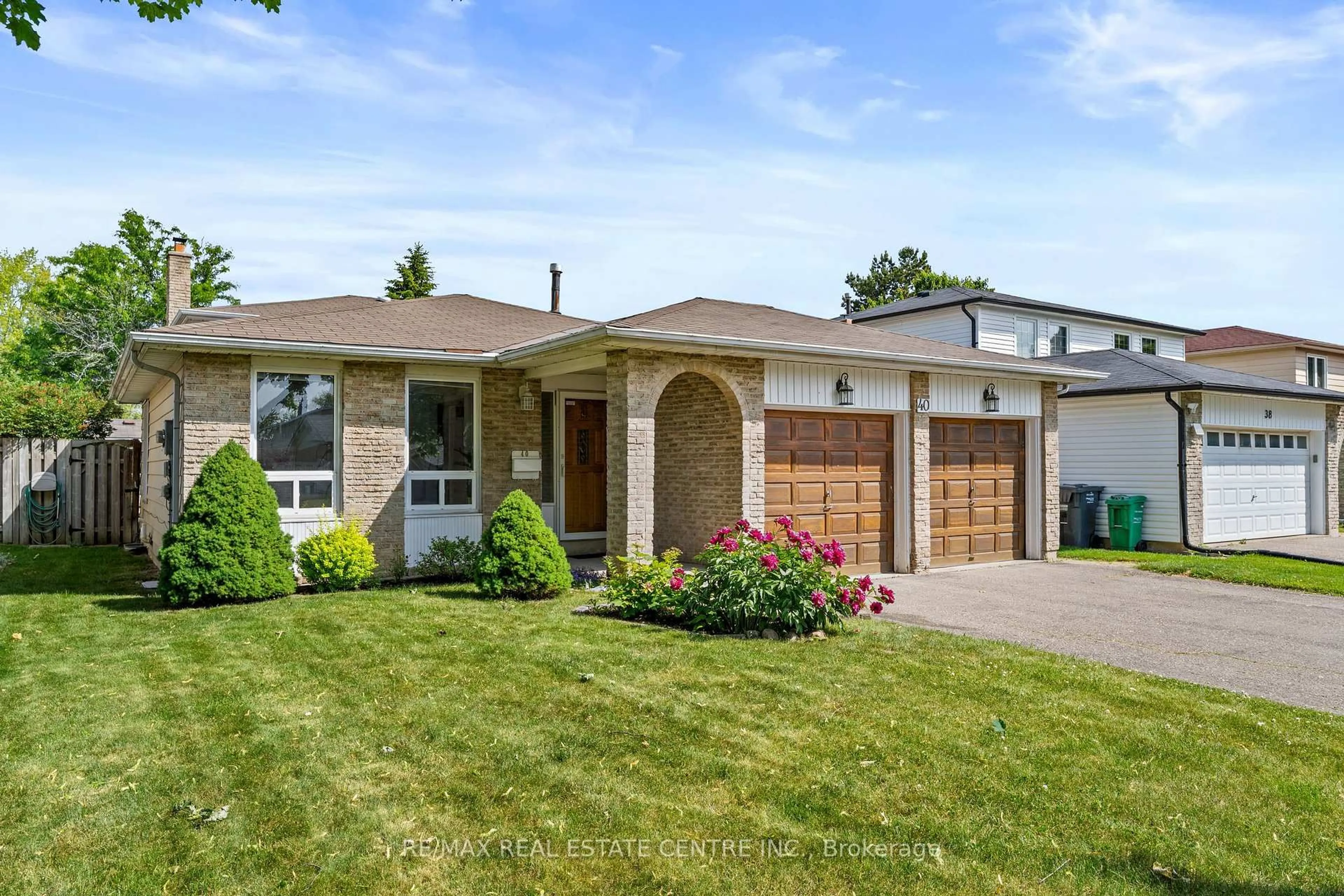 Home with brick exterior material, street for 40 Jerome Cres, Brampton Ontario L6S 2H1