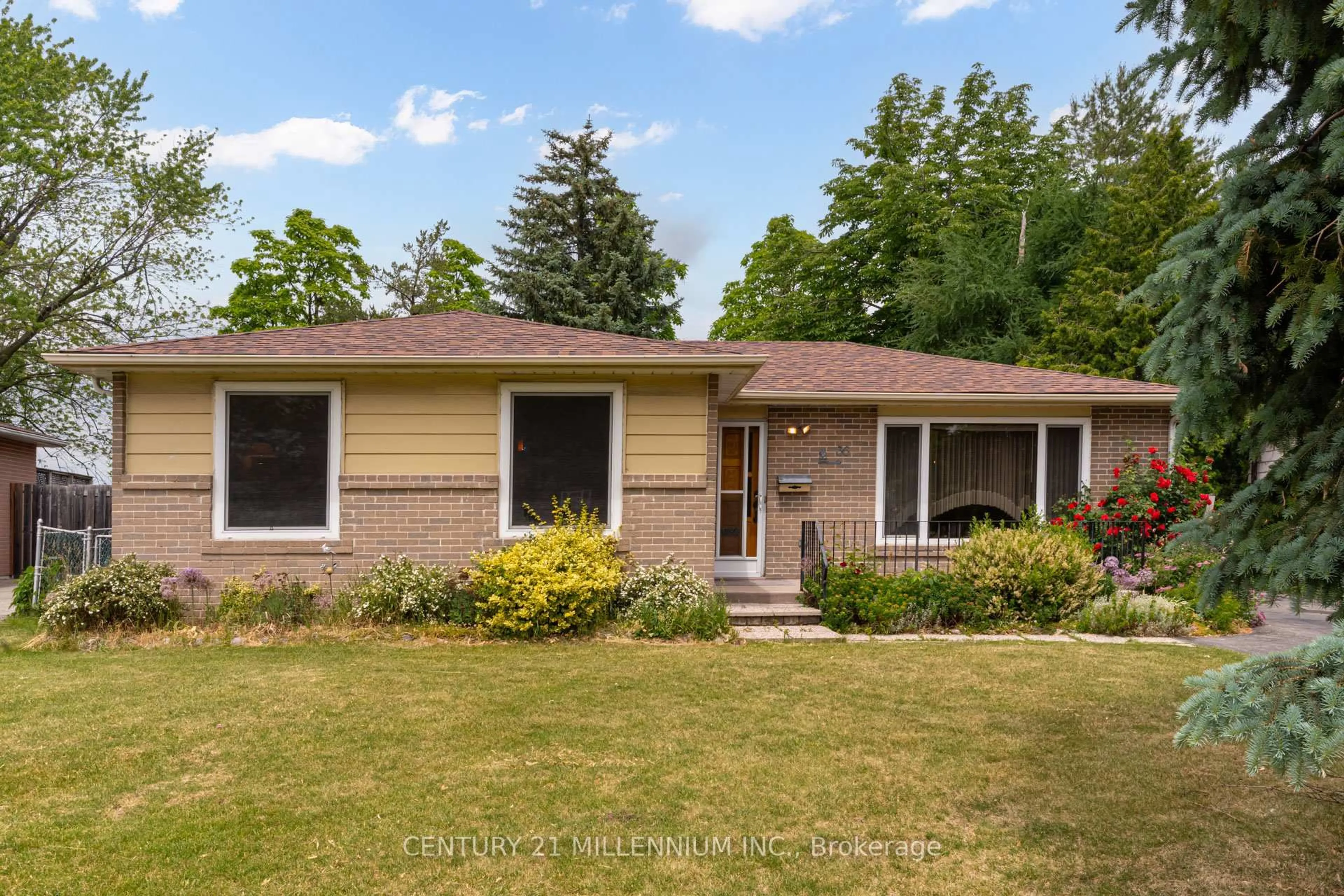 Home with vinyl exterior material, street for 36 Dunblaine Cres, Brampton Ontario L6T 3R2