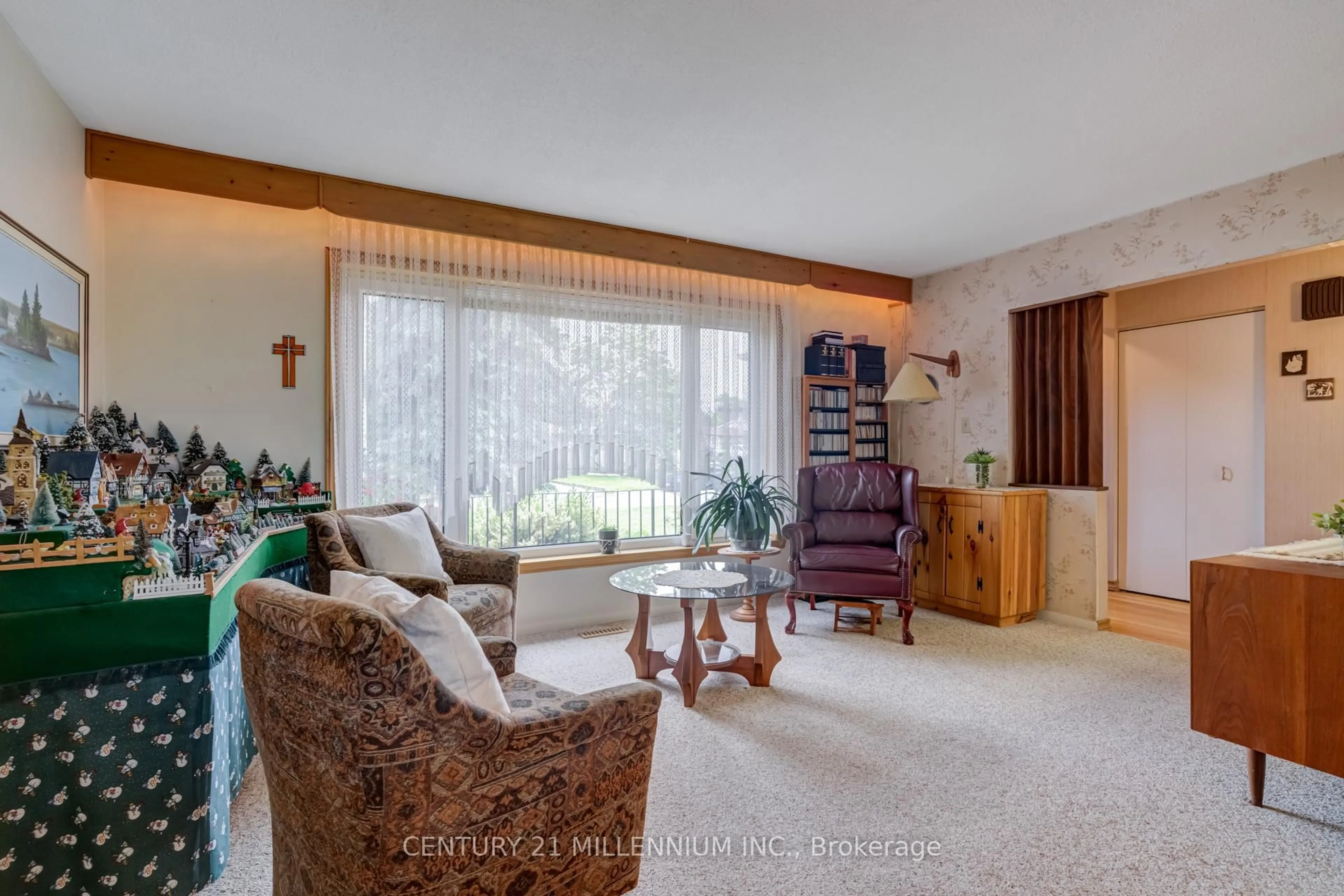 Living room with furniture, unknown for 36 Dunblaine Cres, Brampton Ontario L6T 3R2
