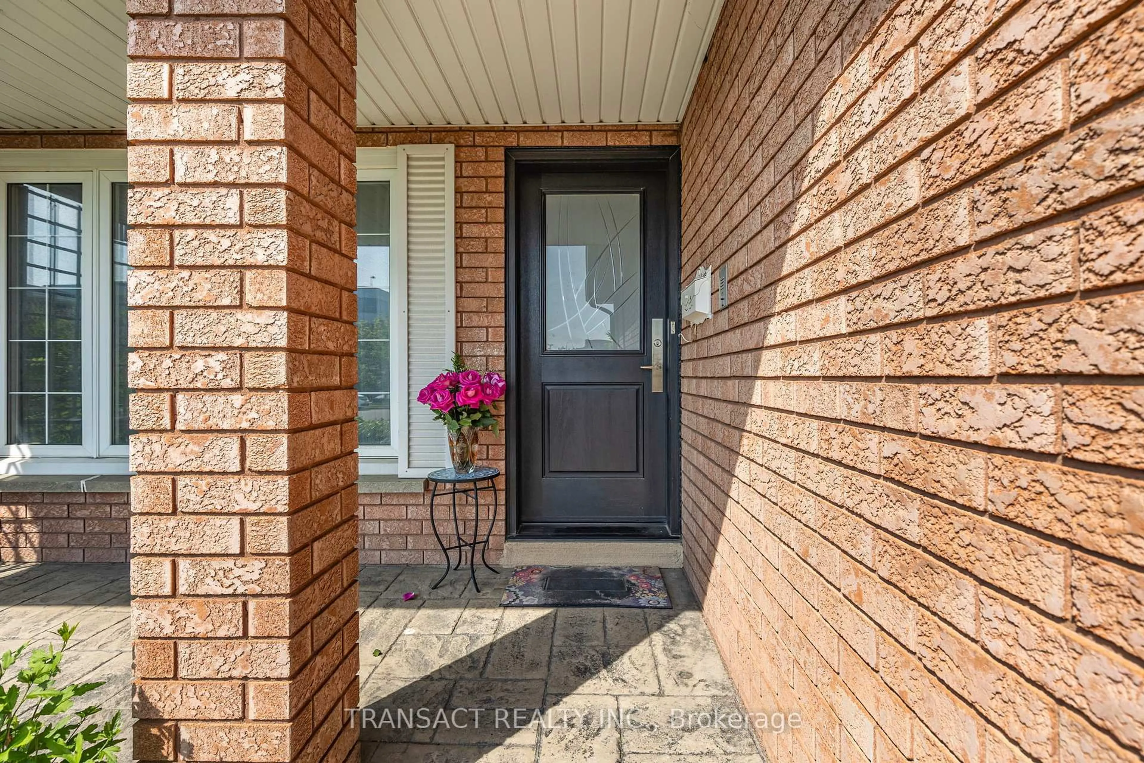 Indoor entryway for 9 Turtlecreek Blvd, Brampton Ontario L6W 3Y4