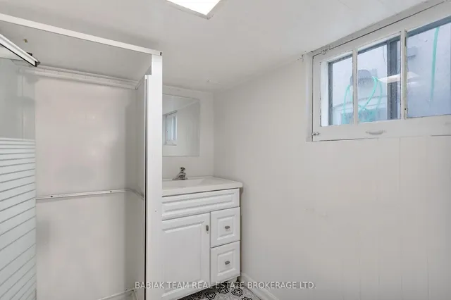 Additional image 20 of 30 Mould Ave