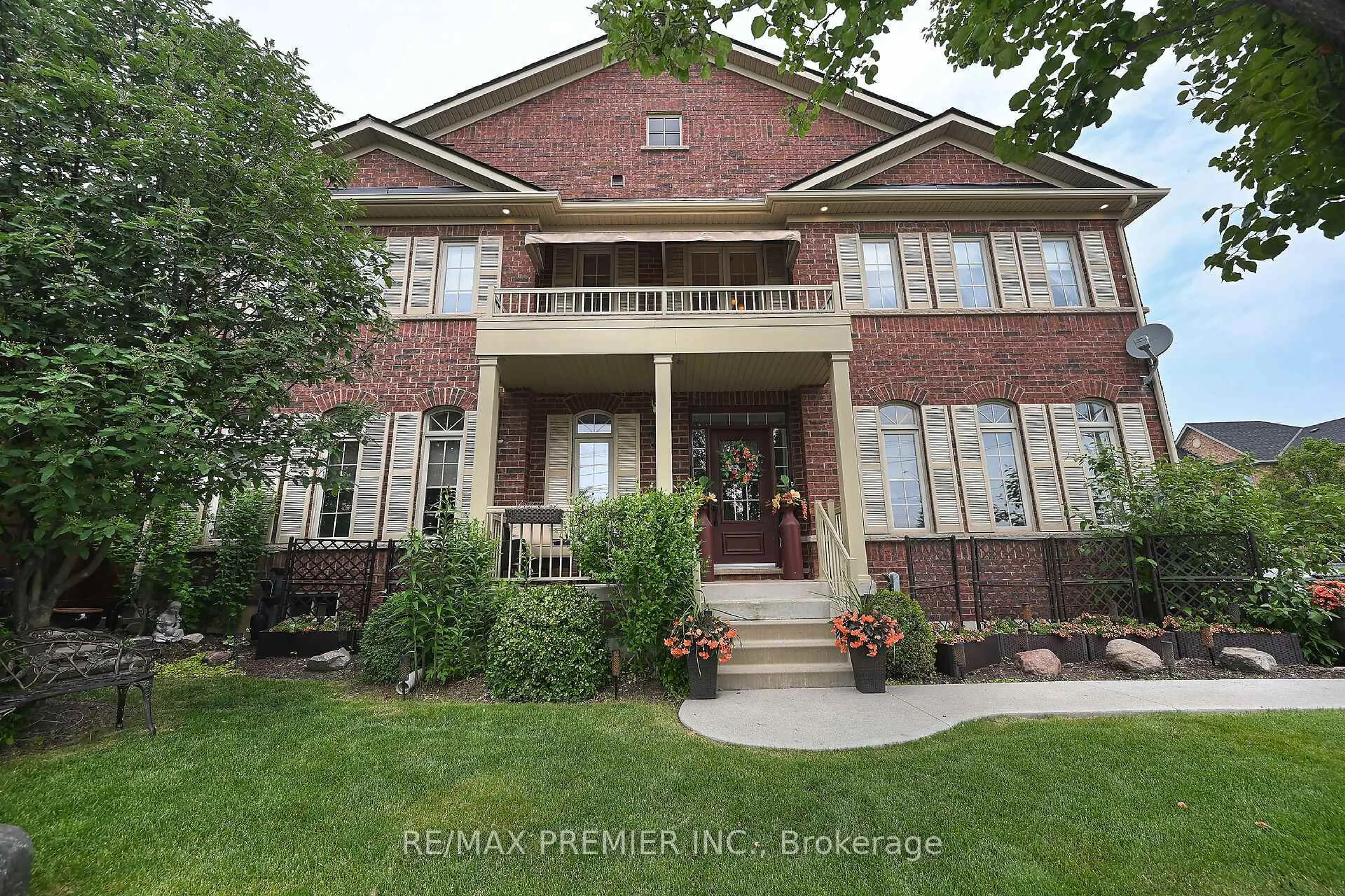 Home with brick exterior material, street for 596 Holland Hts, Milton Ontario L9T 0W1