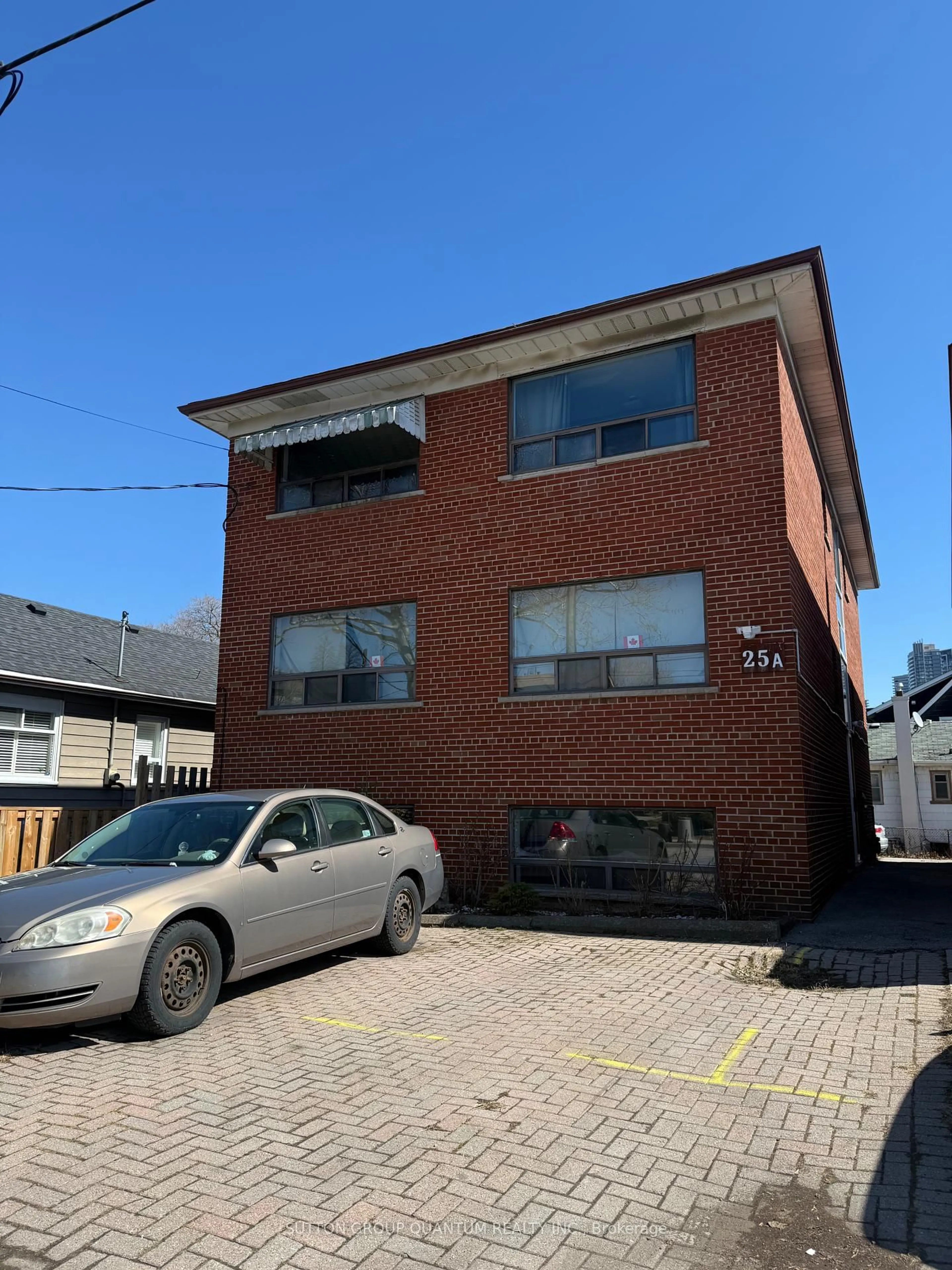 A pic from outside/outdoor area/front of a property/back of a property/a pic from drone, building for 25A Milton St, Toronto Ontario M8Y 2X7