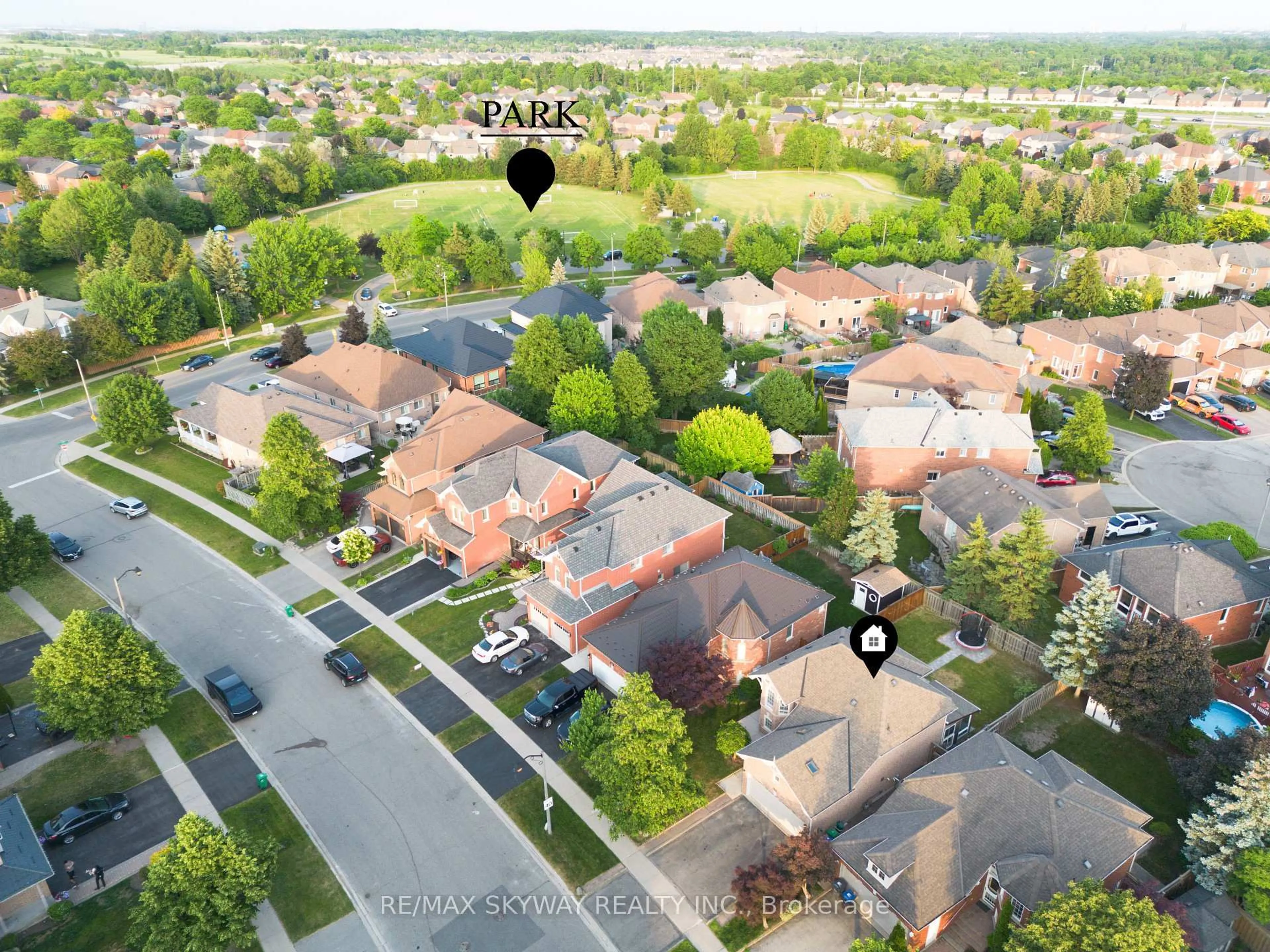 A pic from outside/outdoor area/front of a property/back of a property/a pic from drone, street for 164 Royal Valley Dr, Caledon Ontario L7C 1B7