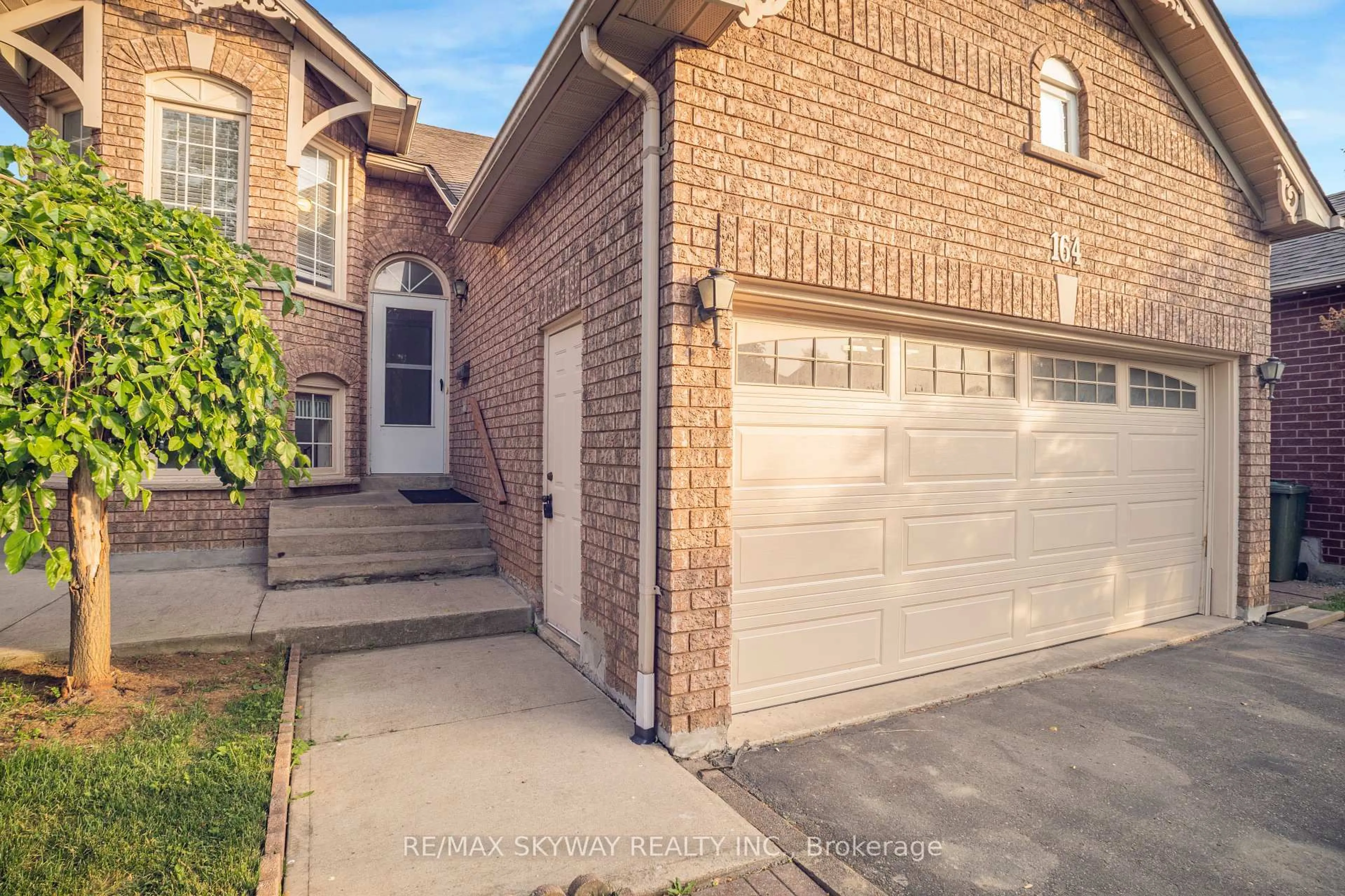 Home with brick exterior material, street for 164 Royal Valley Dr, Caledon Ontario L7C 1B7