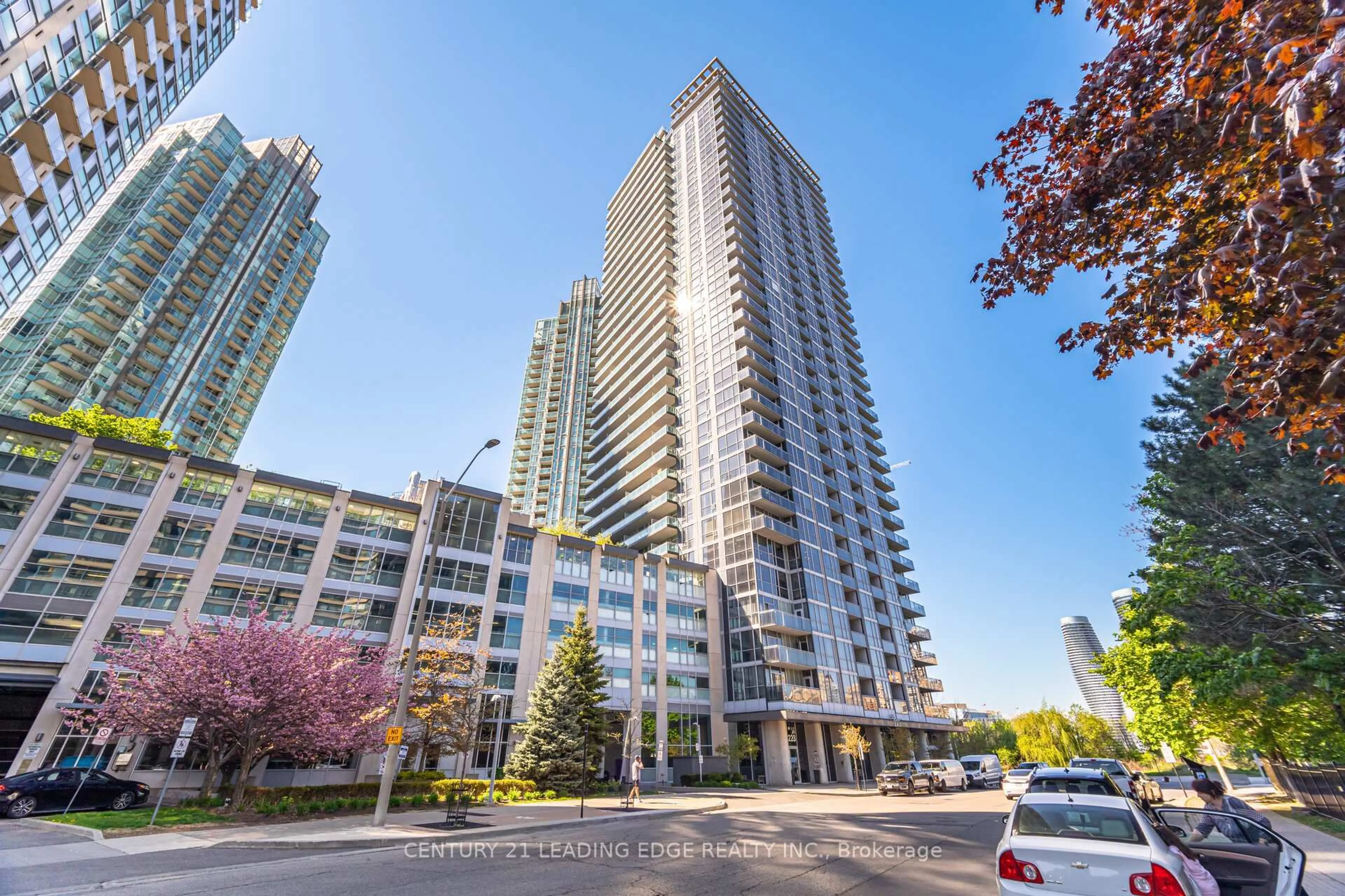 Patio, unknown for 223 Webb Dr #201, Mississauga Ontario L5B 0E8
