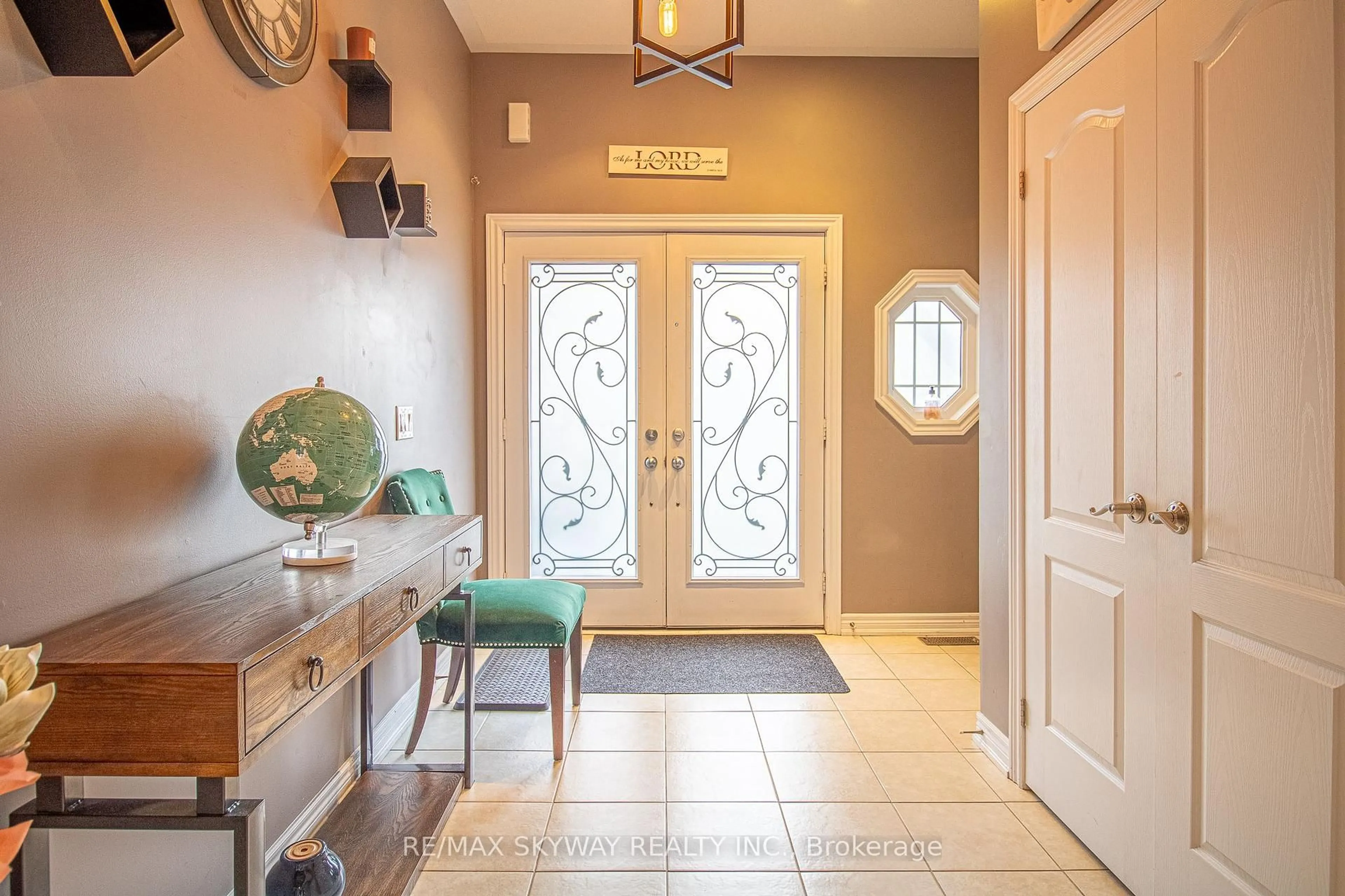 Indoor entryway for 15 Tokara Ave, Caledon Ontario L7C 3P4