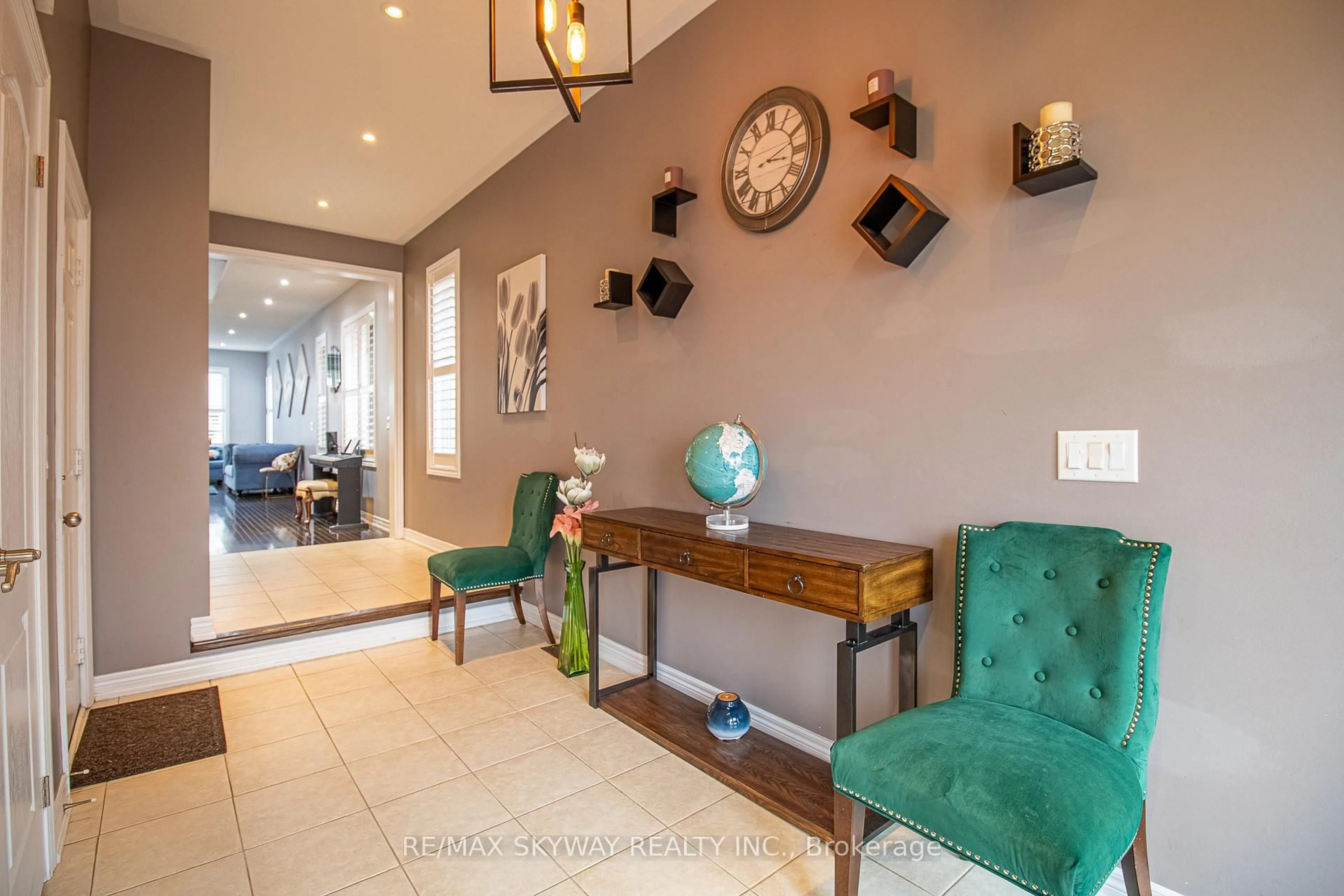 Indoor entryway for 15 Tokara Ave, Caledon Ontario L7C 3P4